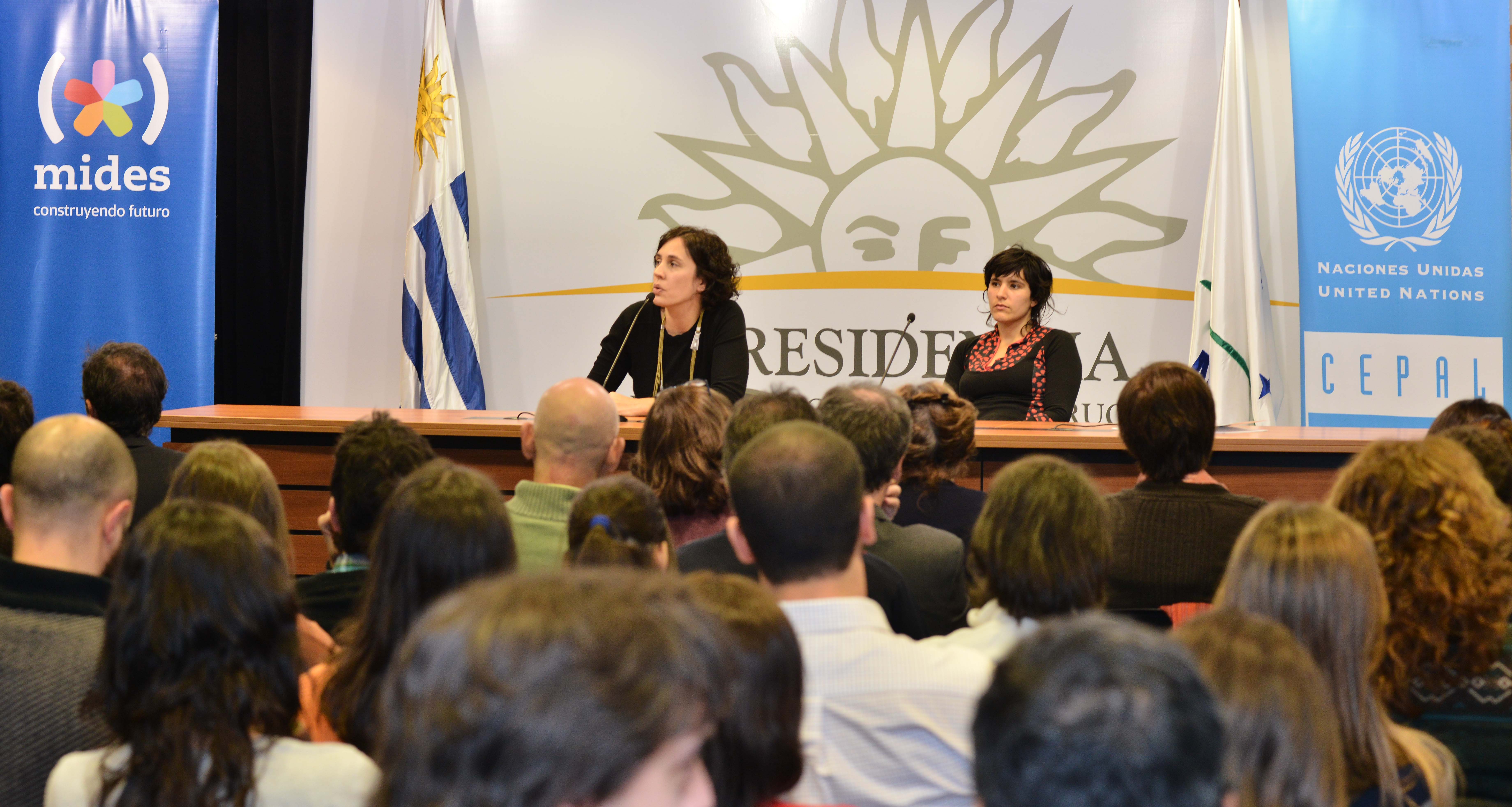 Representantes de CEPAL, durante la presentación