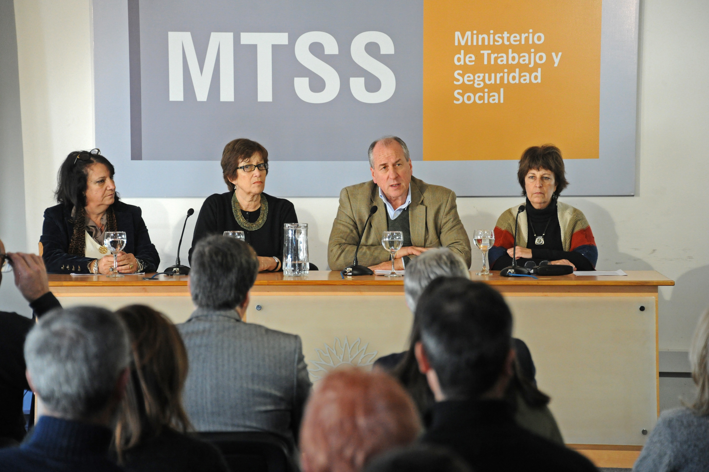 Ministro de Trabajo y Seguridad Social, Ernesto Murro, haciendo uso de la palabra