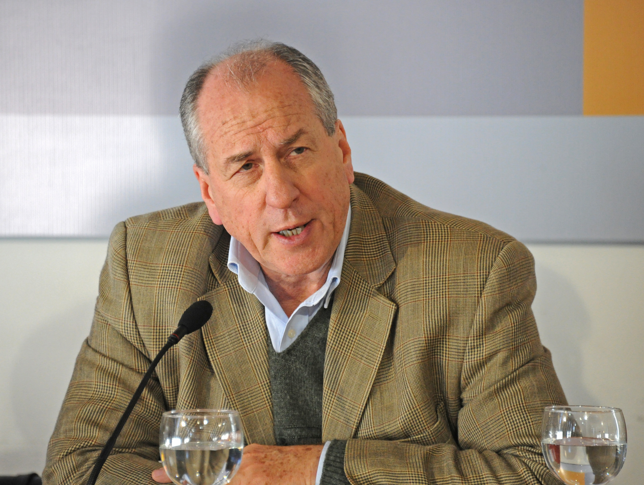 Ministro de Trabajo y Seguridad Social, Ernesto Murro, haciendo uso de la palabra