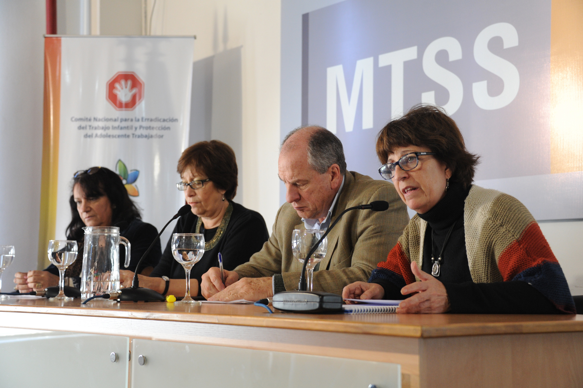 Presidenta de INAU, Marisa Linder, haciendo uso de la palabra