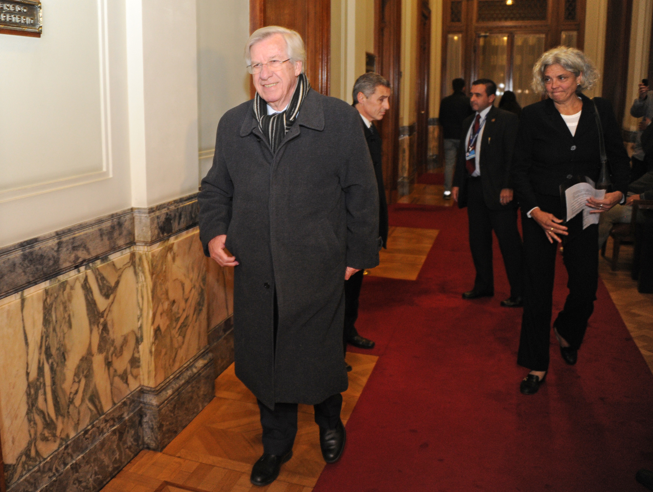 Ministro Danilo Astori, llegando al Palacio Legislativo