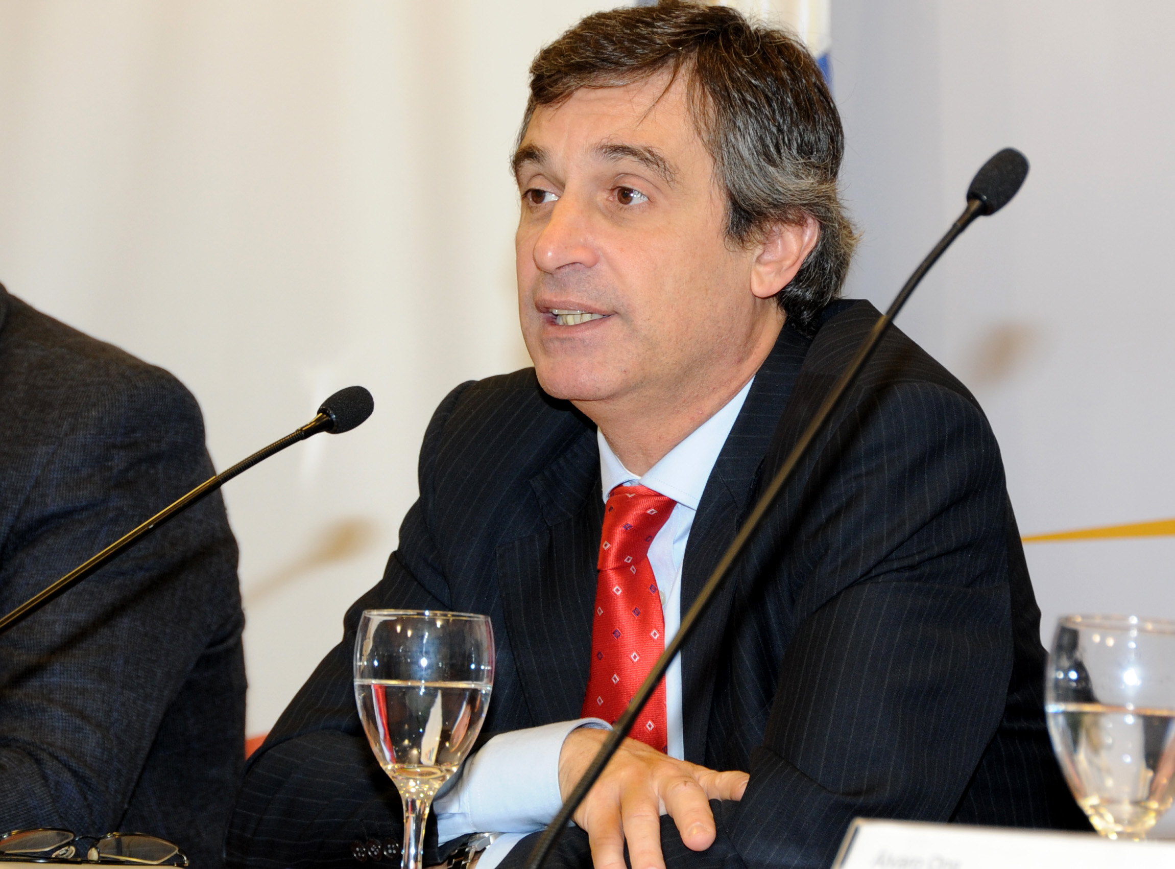 Director de Oficina de Planeamiento y Presupuesto, Álvaro García, haciendo uso de la palabra