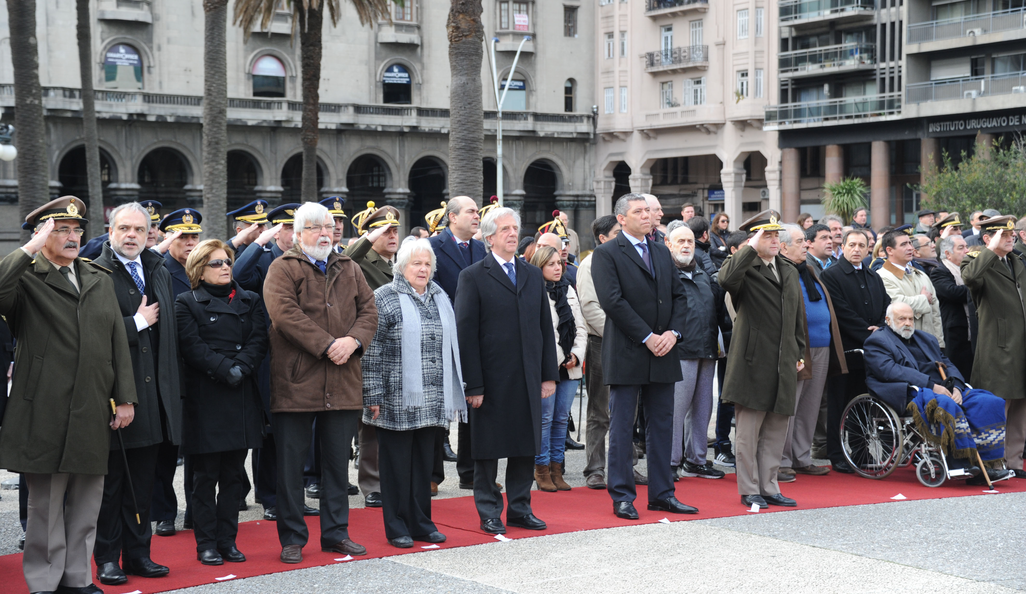 Autoridades en el acto conmemorativo del natalicio del general José Artigas