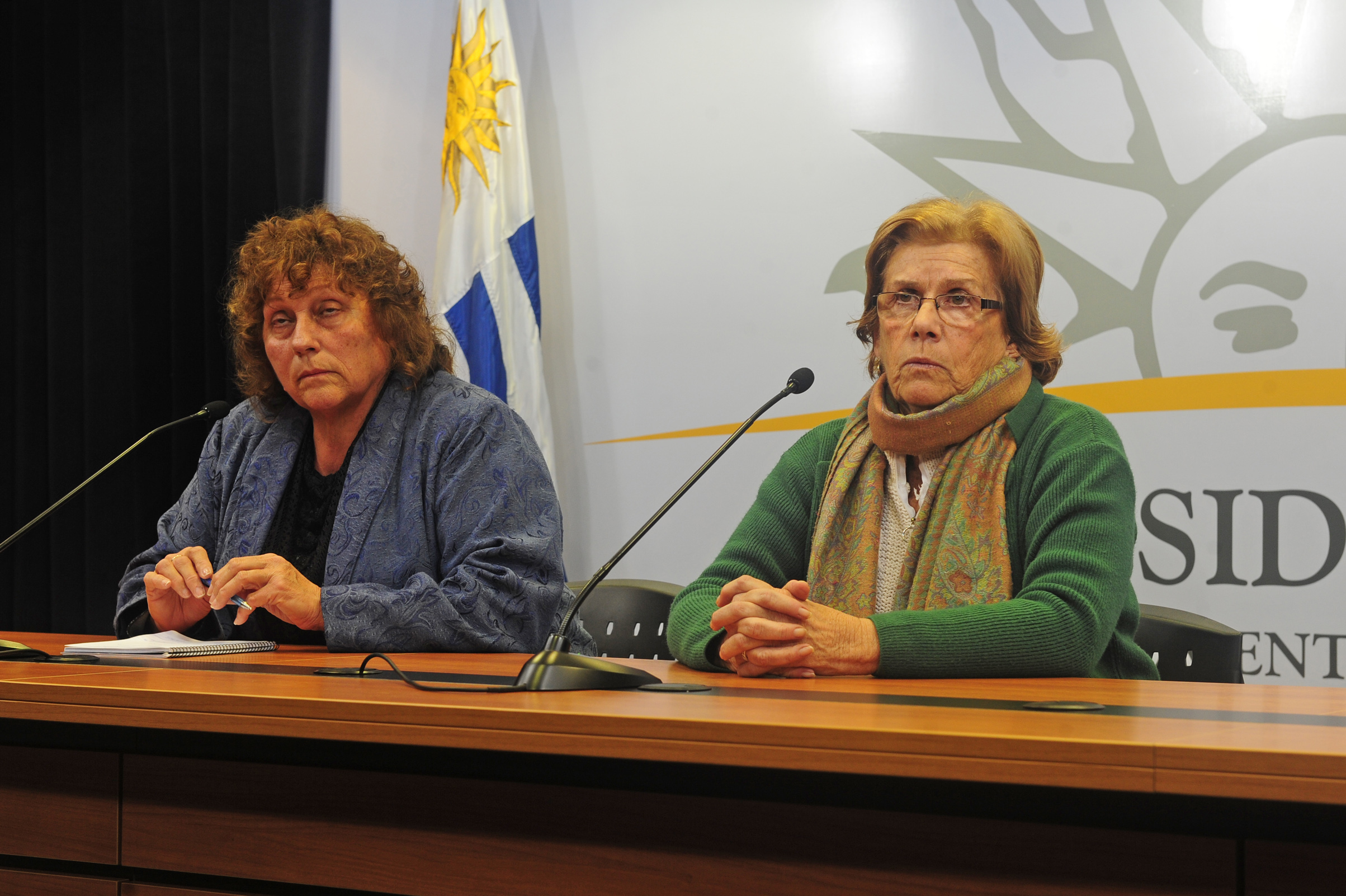 Daniela Payssé, haciendo uso de la palabra, en representación del Frente Amplio, junto a Orquídea Minetti