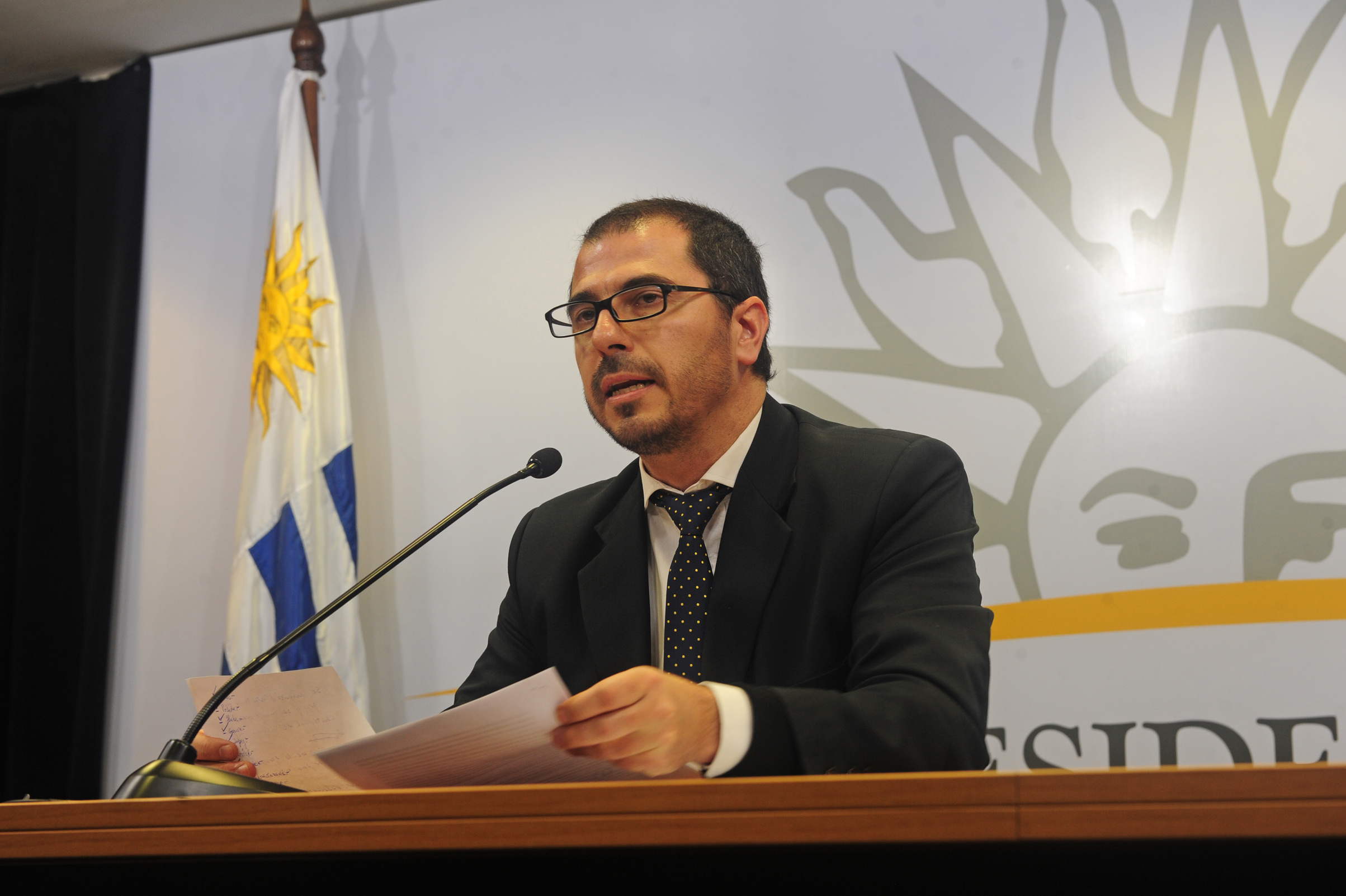 Prosecretario de Presidencia, Juan Andrés Roballo, haciendo uso de la palabra