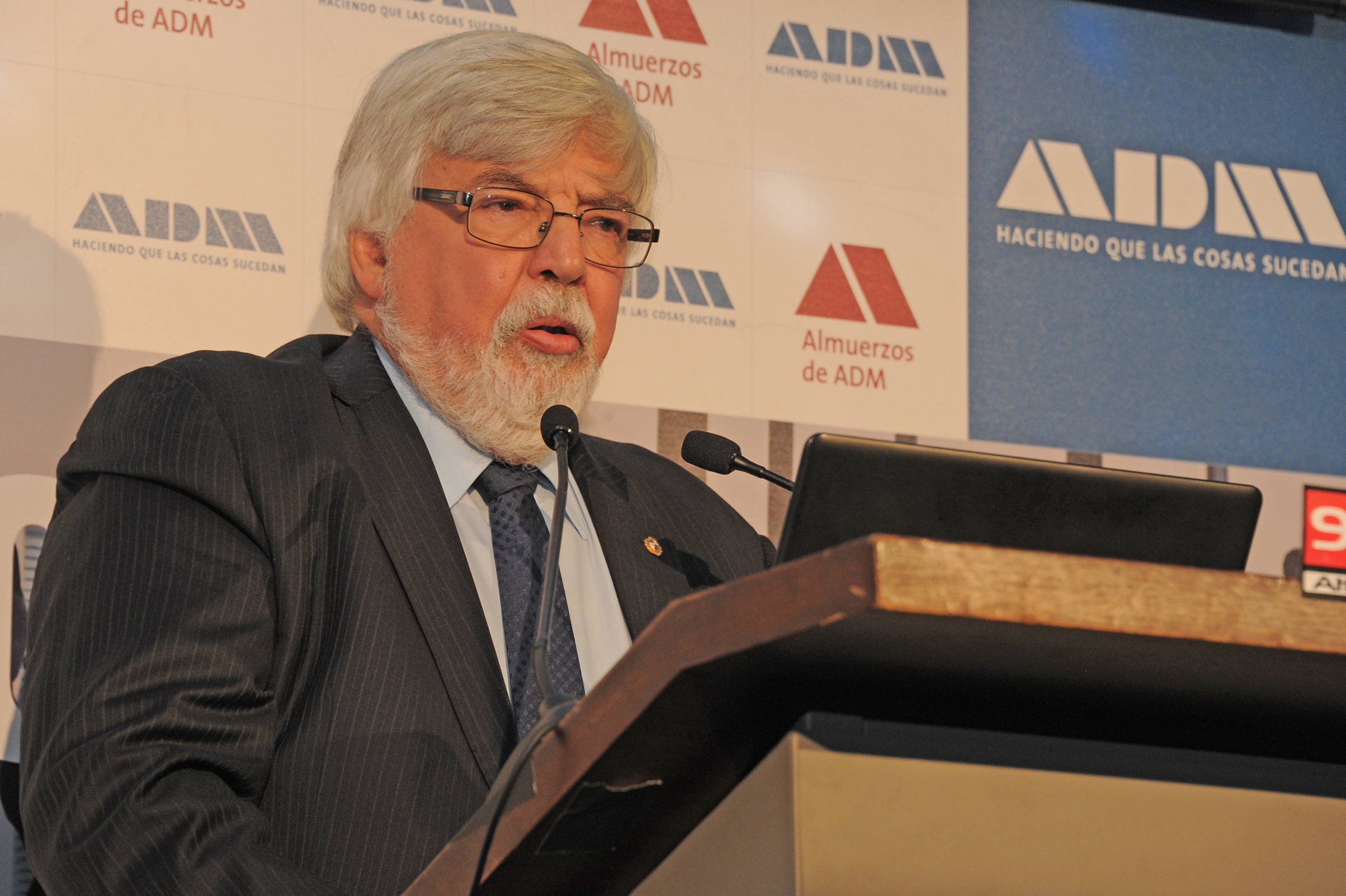 Ministro del Interior, Eduardo Bonomi, disertando en ADM