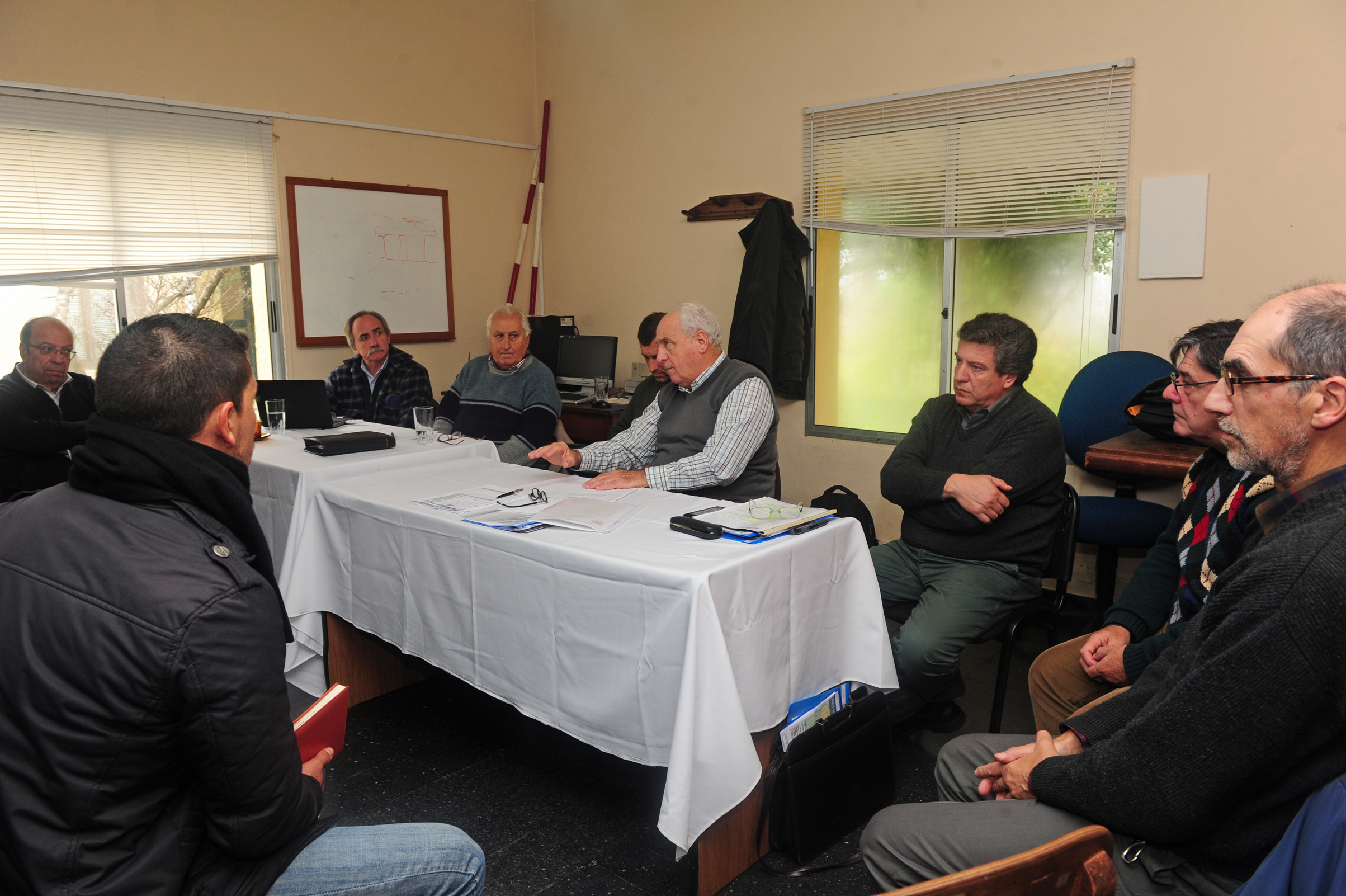 Ministro Víctor Rossi reunido con organizaciones sociales en Tacuarembó