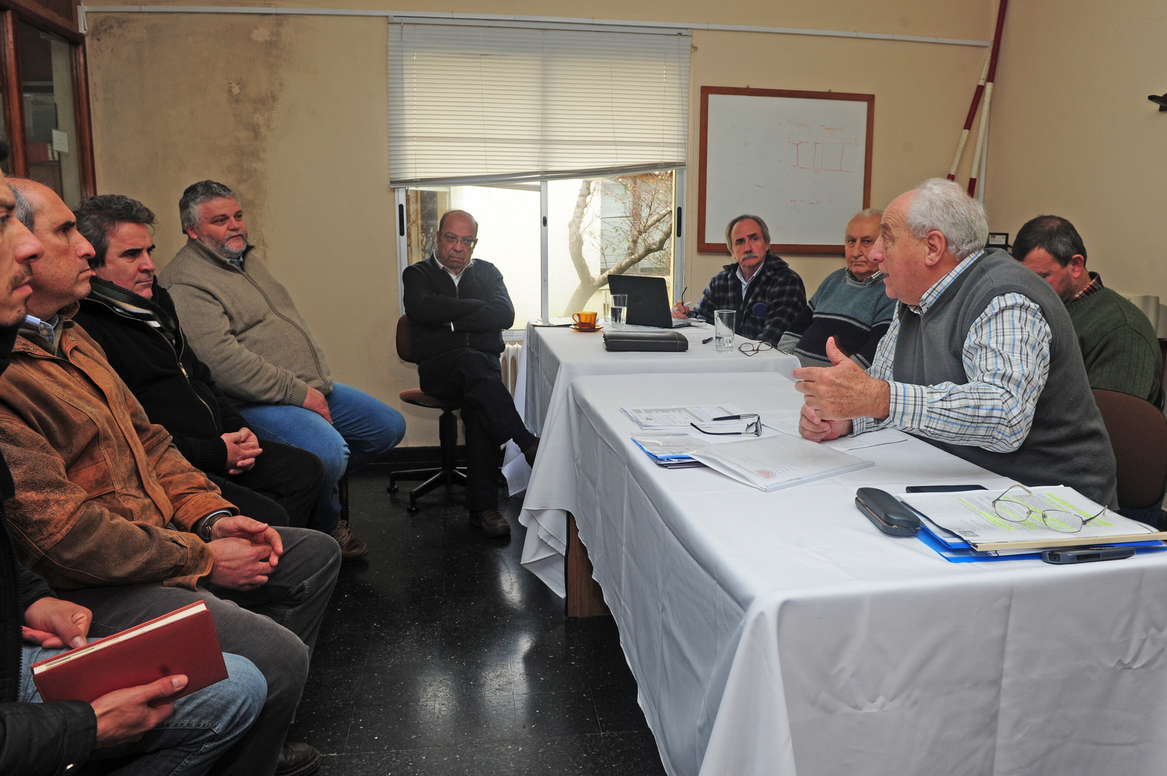 Ministro Víctor Rossi reunido con organizaciones sociales en Tacuarembó
