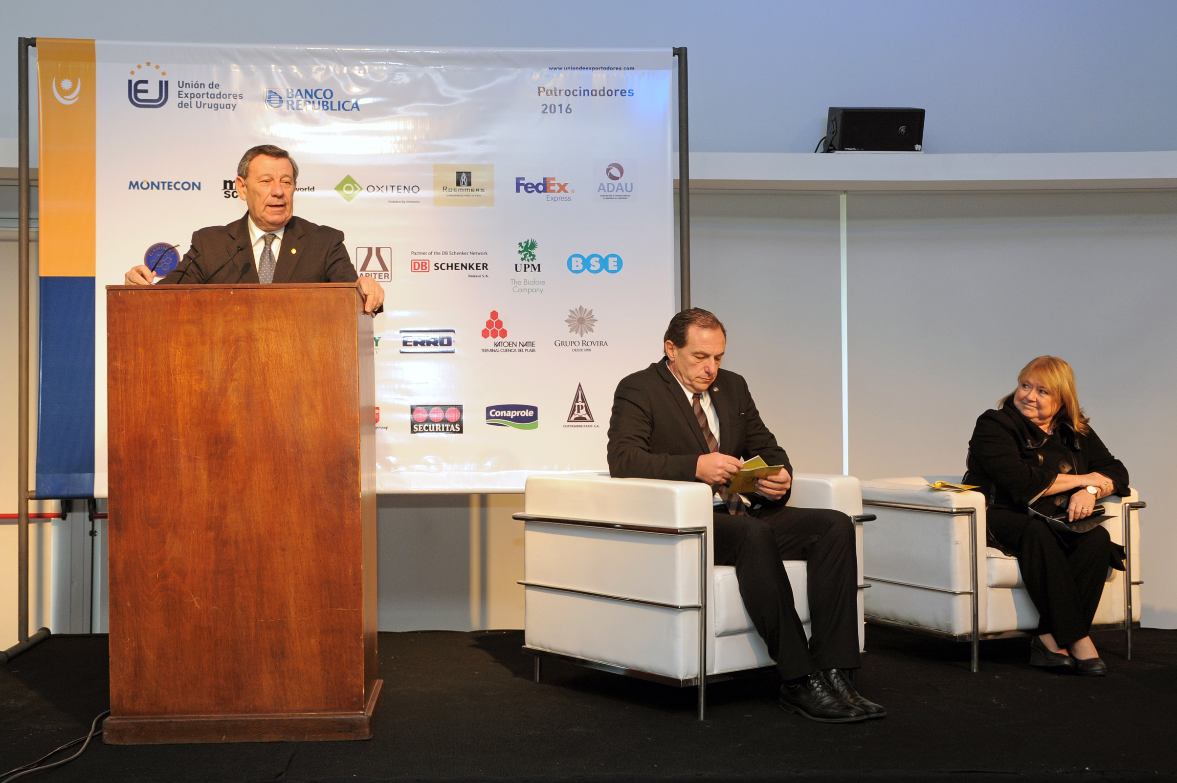 Rodolfo Nin Novoa y Susana Malcorra, cancilleres de Argentina y Uruguay, disertaron en el marco de la celebración del Día de la Exportación