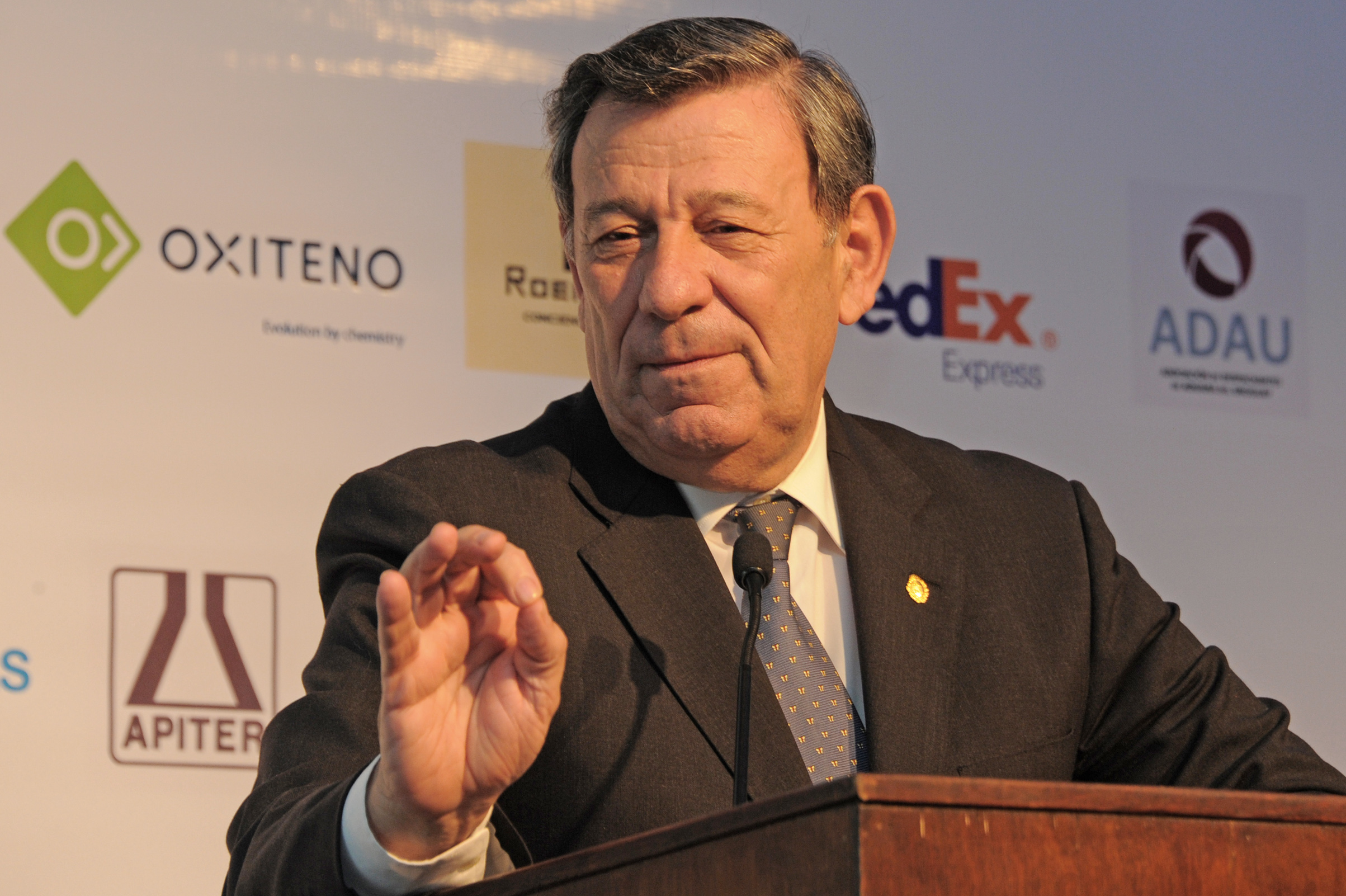 Ministro de Relaciones Exteriores, Rodolfo Nin Novoa, haciendo uso de la palabra