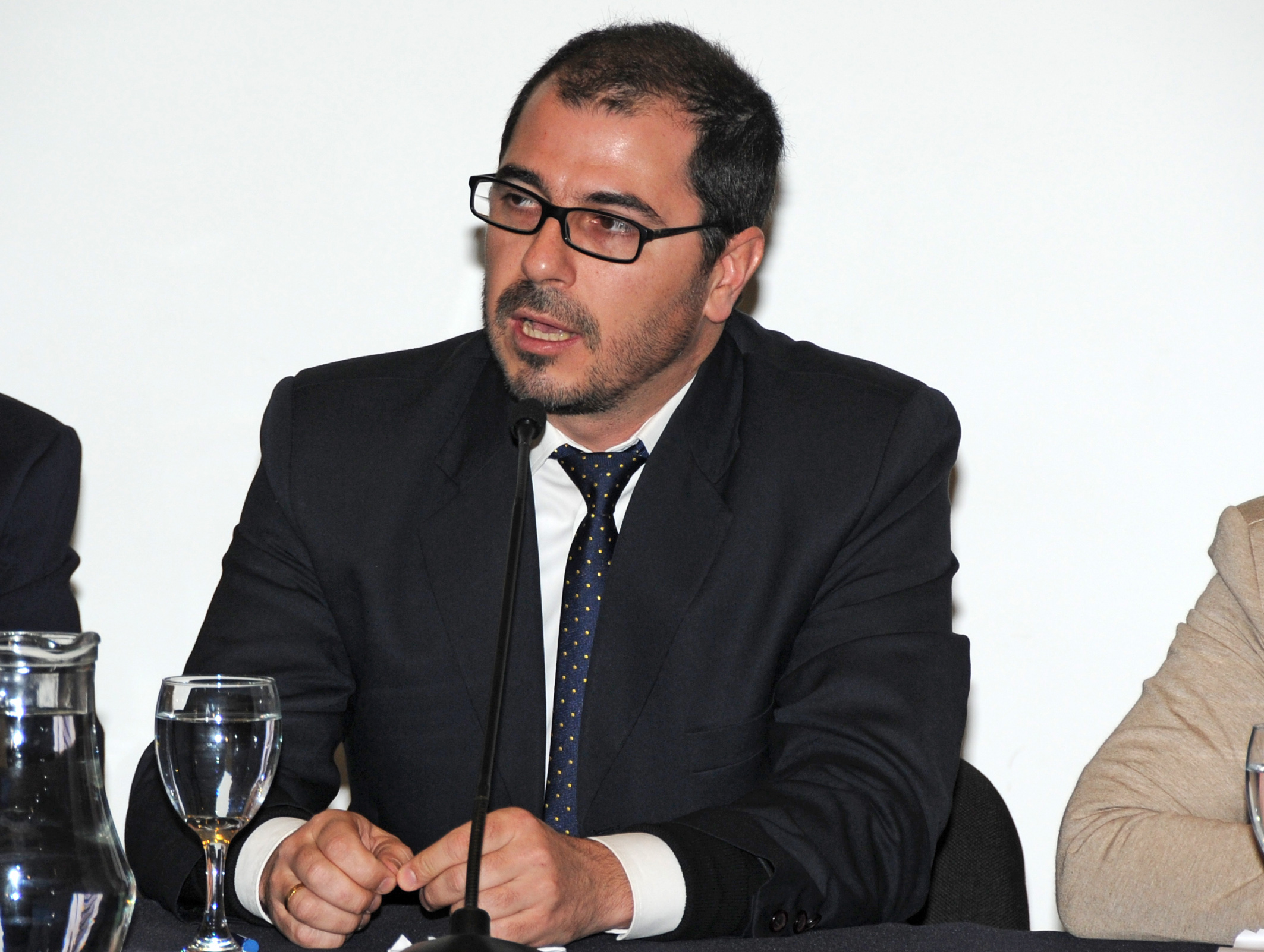 Prosecretario de Presidencia y presidente de la Junta Nacional de Drogas, Juan Andrés Roballo, haciendo uso de la palabra