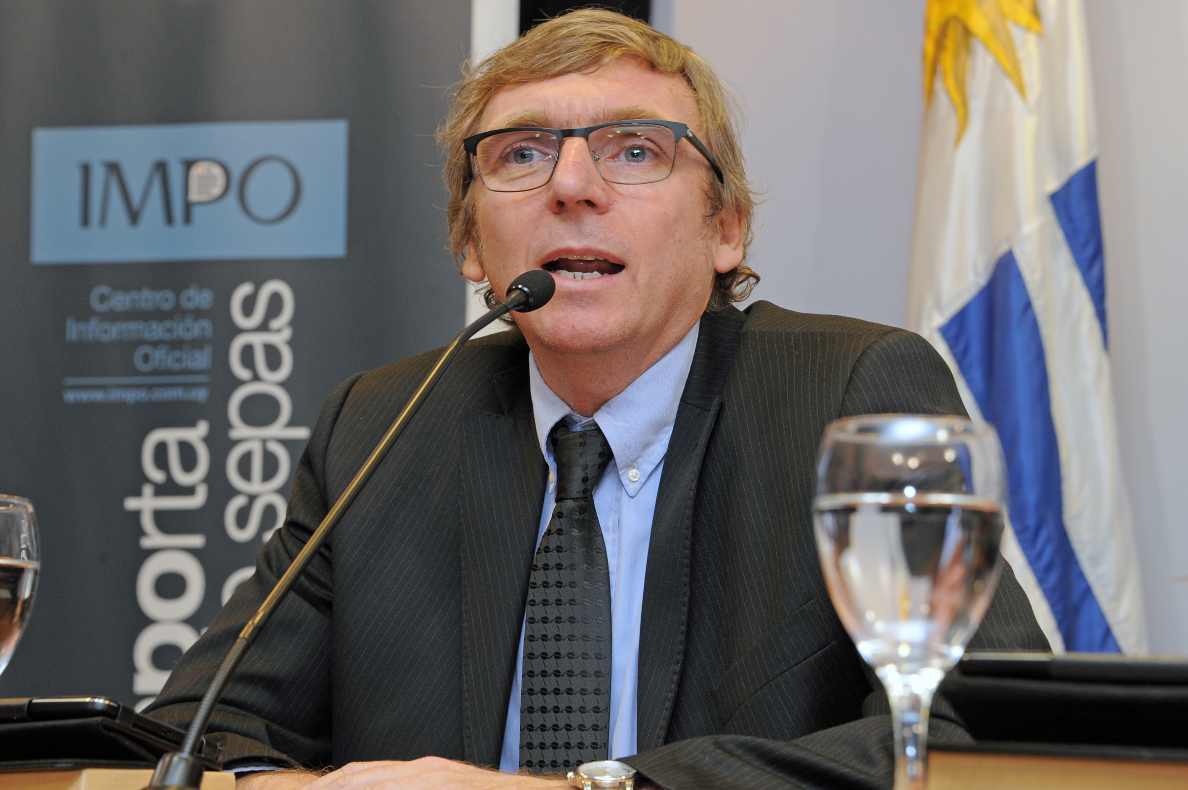 Titular del Centro de Información Oficial (IMPO), Gonzalo Reboledo, haciendo uso de la palabra