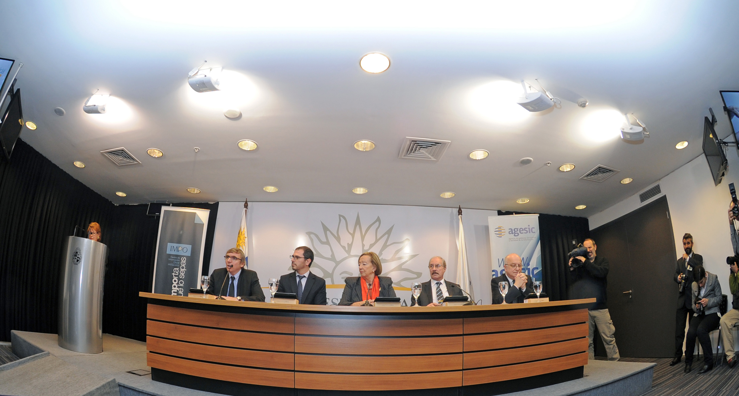 Mesa de autoridades