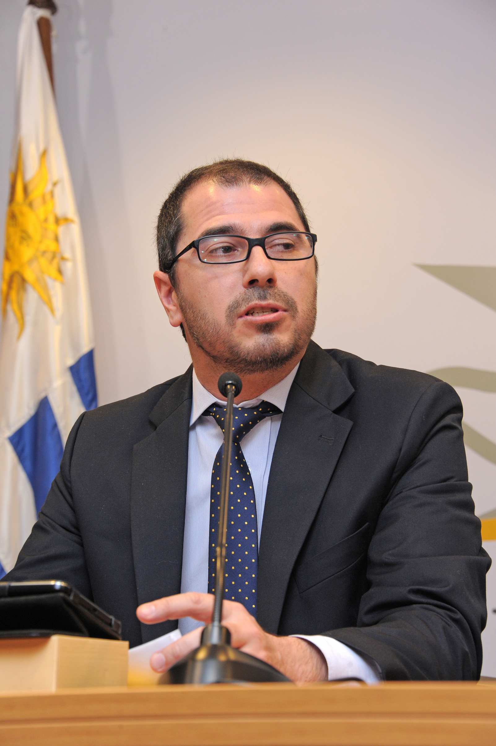 Prosecretario de la Presidencia, Juan Andrés Roballo, dirigiéndose a los presentes