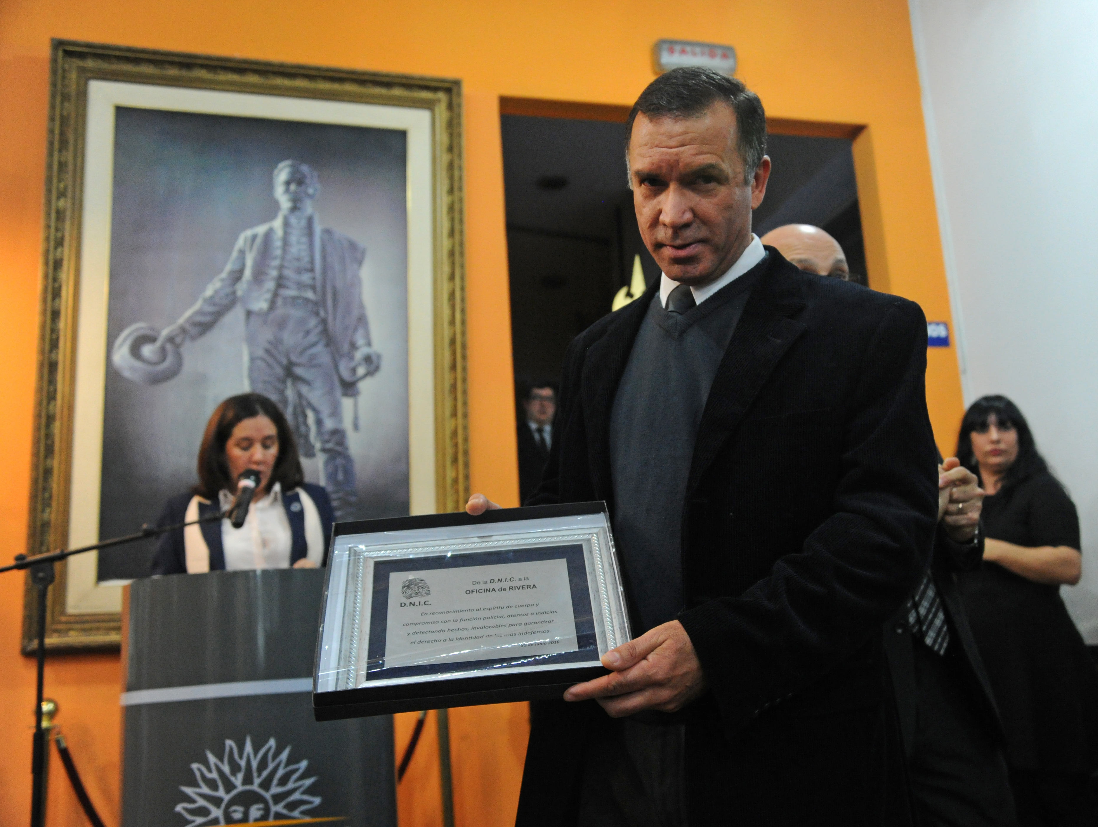 Reconocimiento a personal destacado de la Dirección Nacional de Identificación Civil
