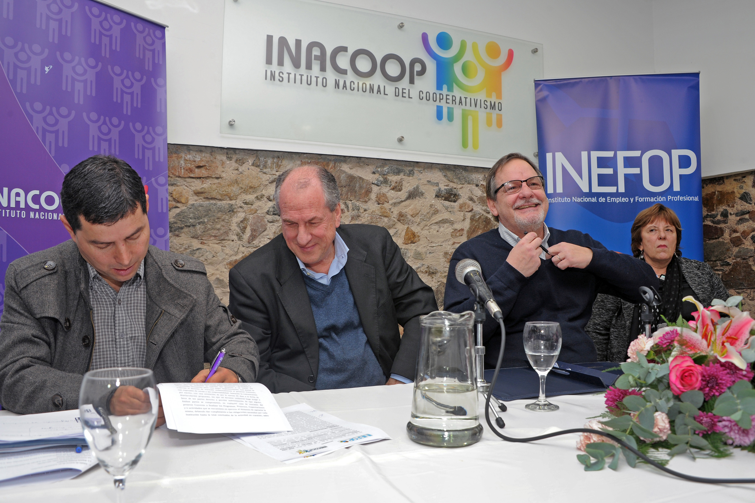 Firma de convenio entre Inefop e Inacoop