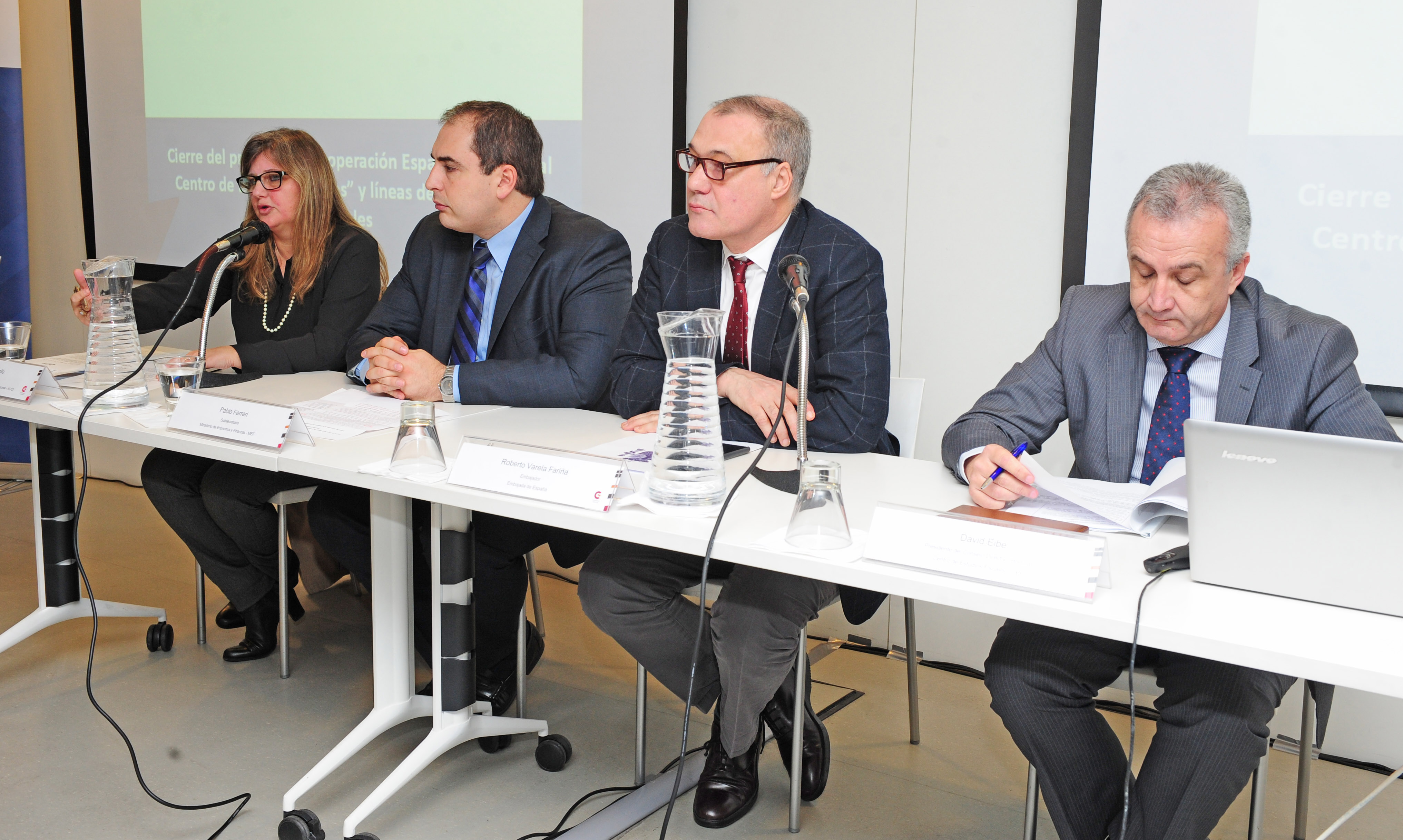 Directora de AUCI, Andrea Vignolo; subsecretario Pablo Ferreri; embajador Roberto Varela Fariña; presidente de Centro de Estudios Fiscales,David Eibe