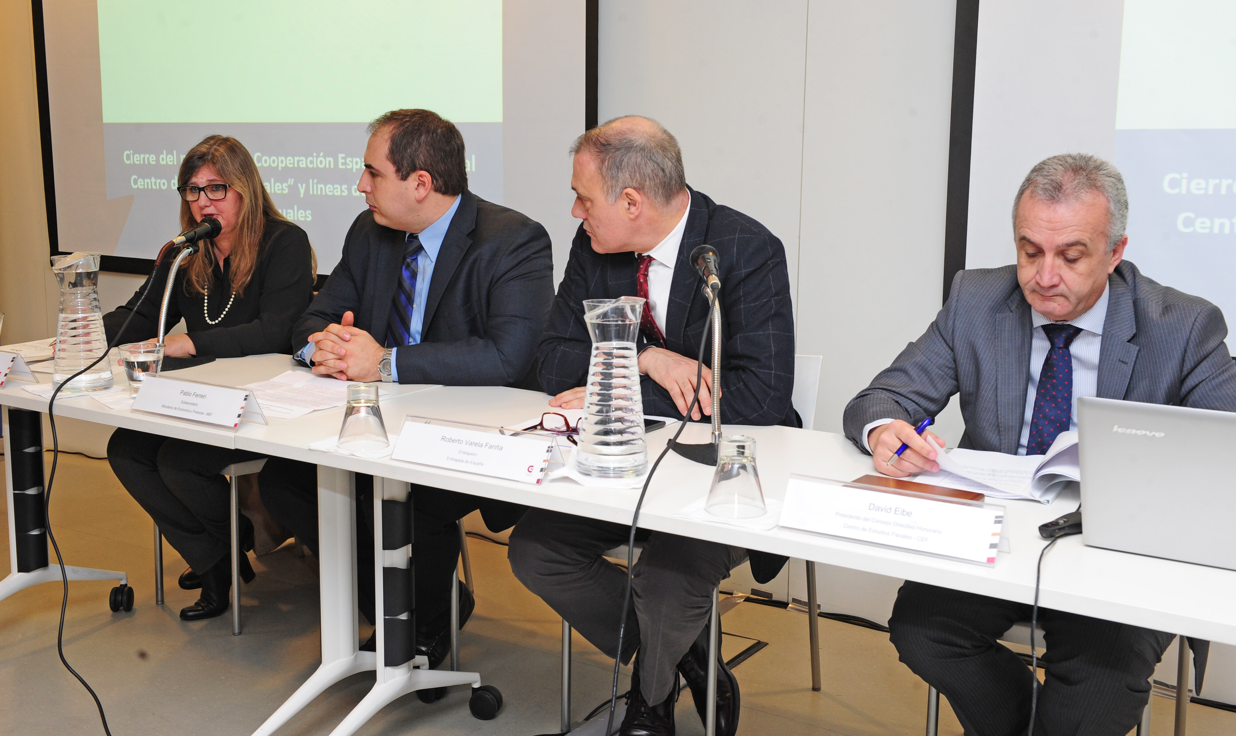 Directora de AUCI, Andrea Vignolo; subsecretario Pablo Ferreri; embajador Roberto Varela Fariña; presidente de Centro de Estudios Fiscales,David Eibe