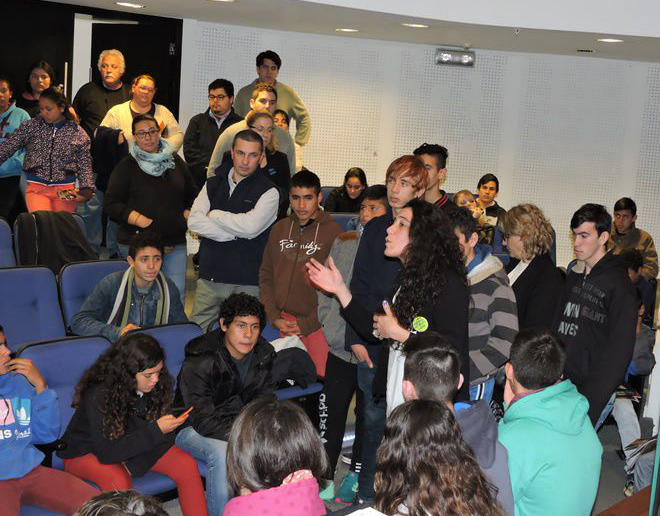 Integrantes de la Junta desplegaron diferentes dinámicas con los adolescentes y compartió actividades lúdicas como el juego de la Trivia y el Dilema