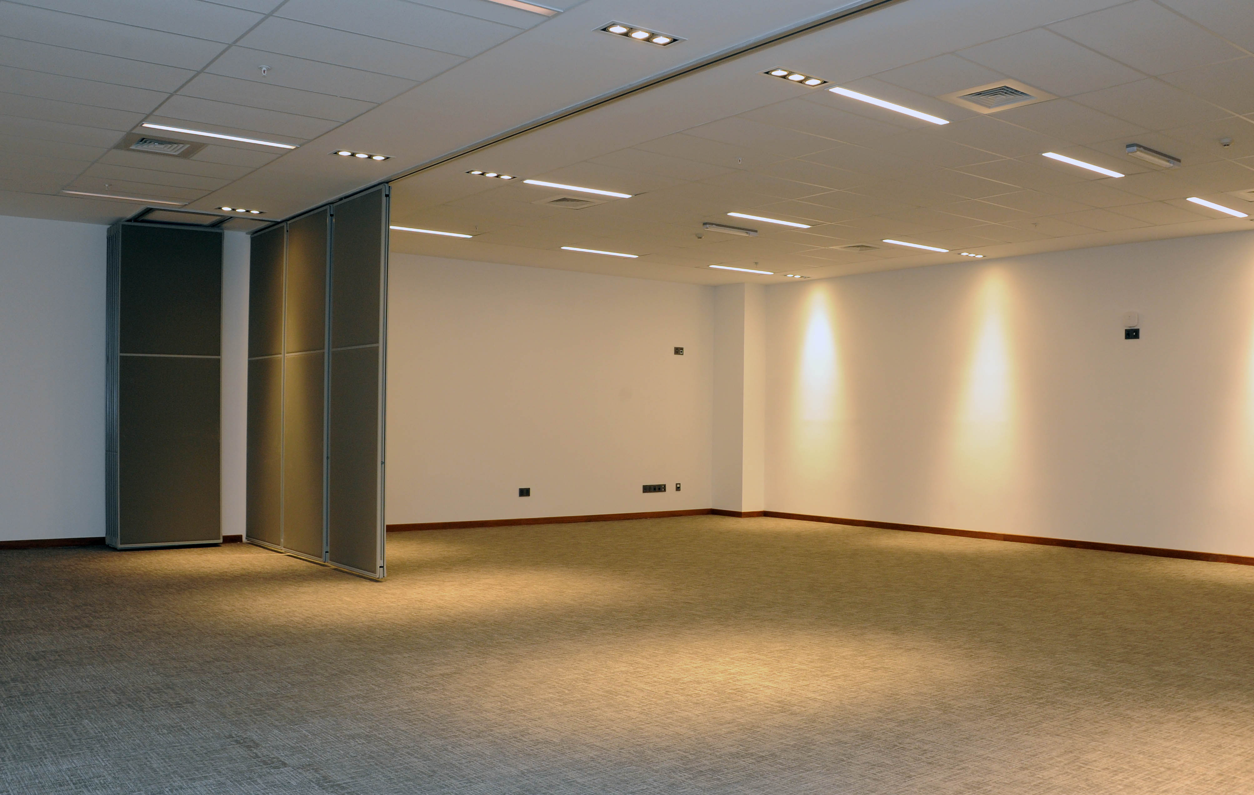 Imágenes del interior del Centro de Convenciones de Punta del Este