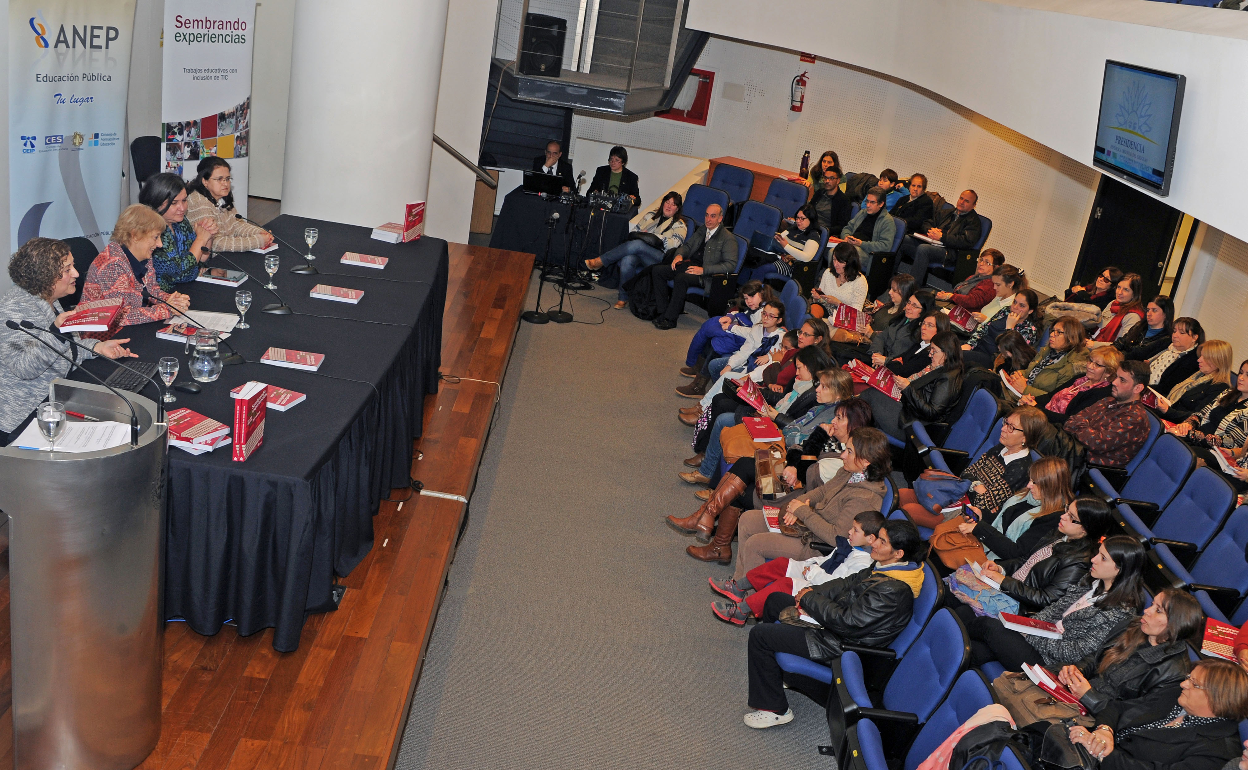 Presentación del libro "Sembrando Experiencias"
