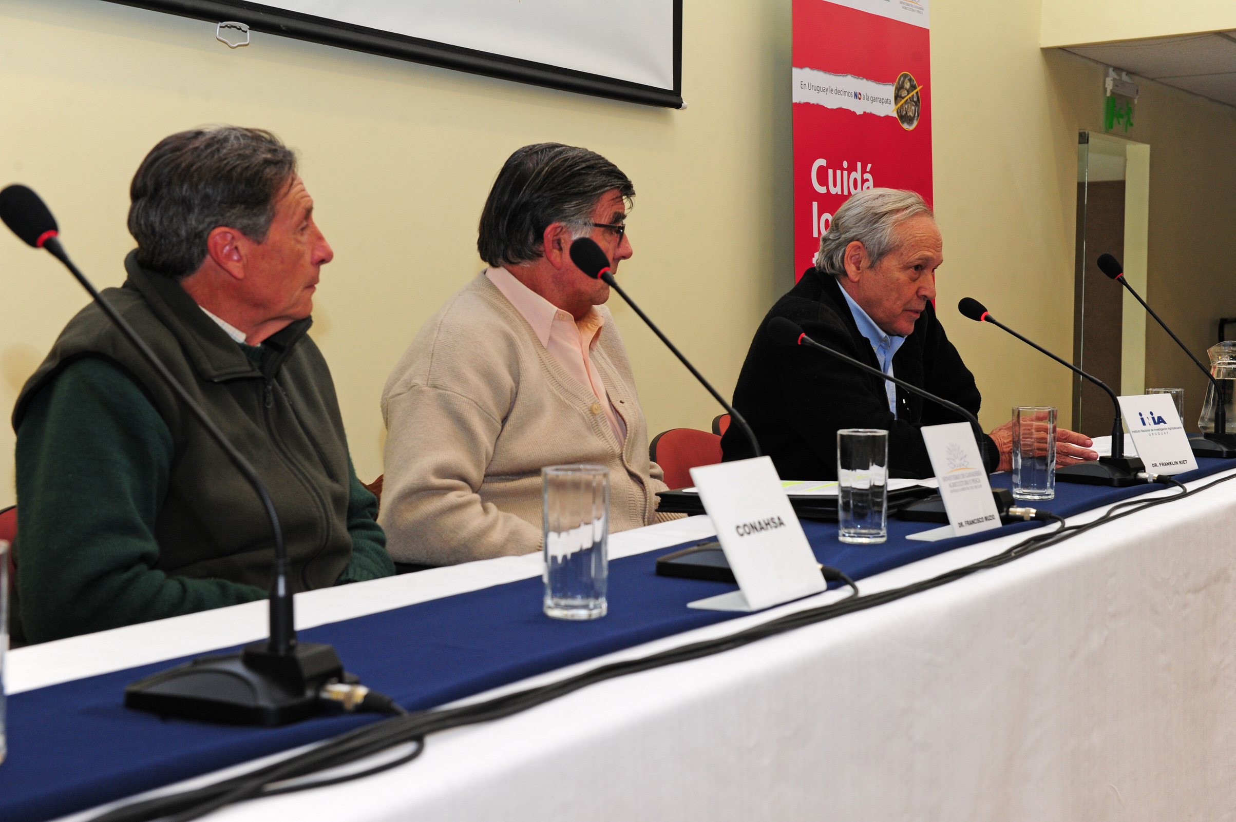 Franklin Riet, coordinador de Investigación en Salud Animal de INIA, dirigiéndose a los presentes