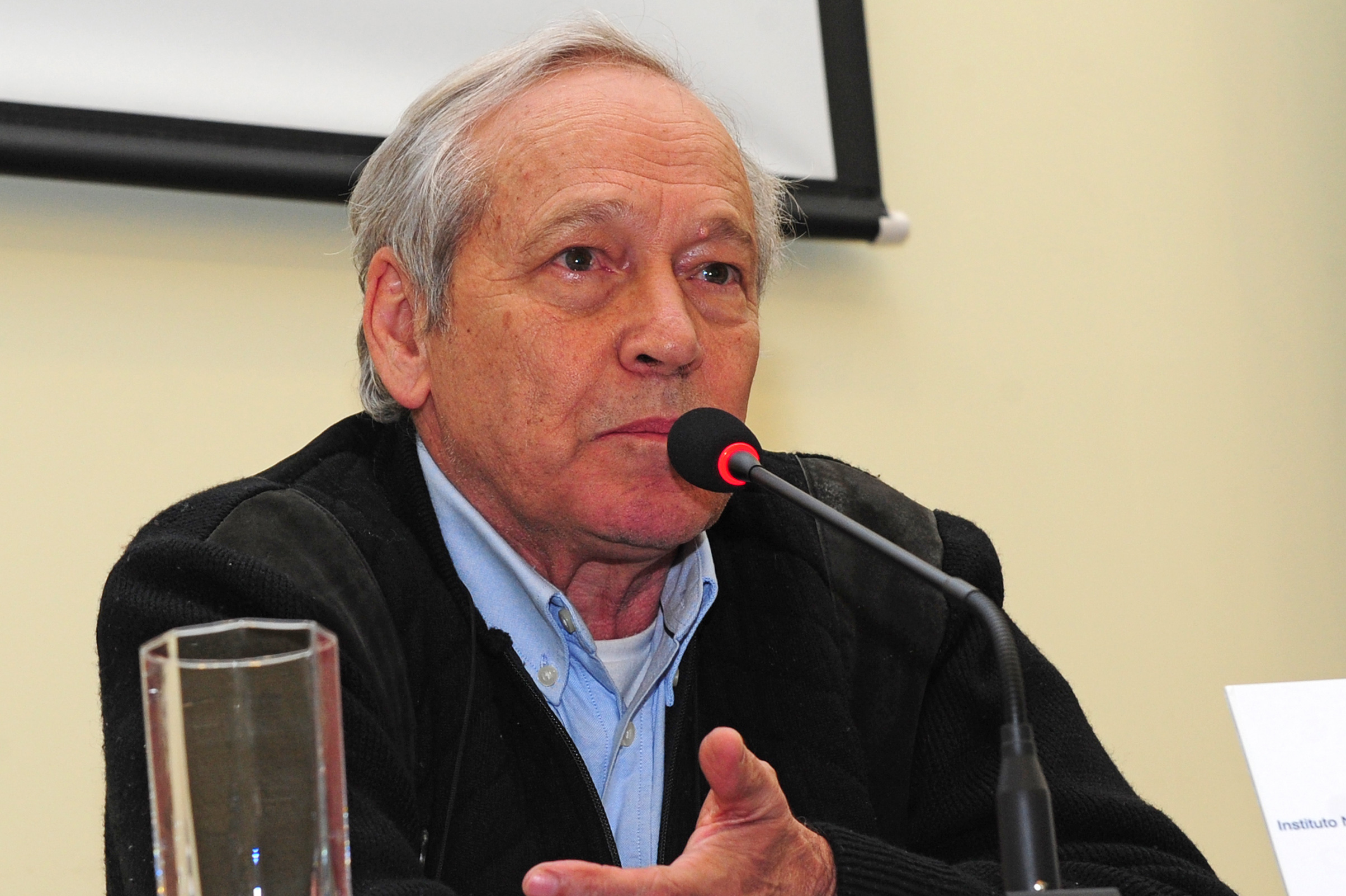 Franklin Riet, coordinador de Investigación en Salud Animal de INIA, dirigiéndose a los presentes