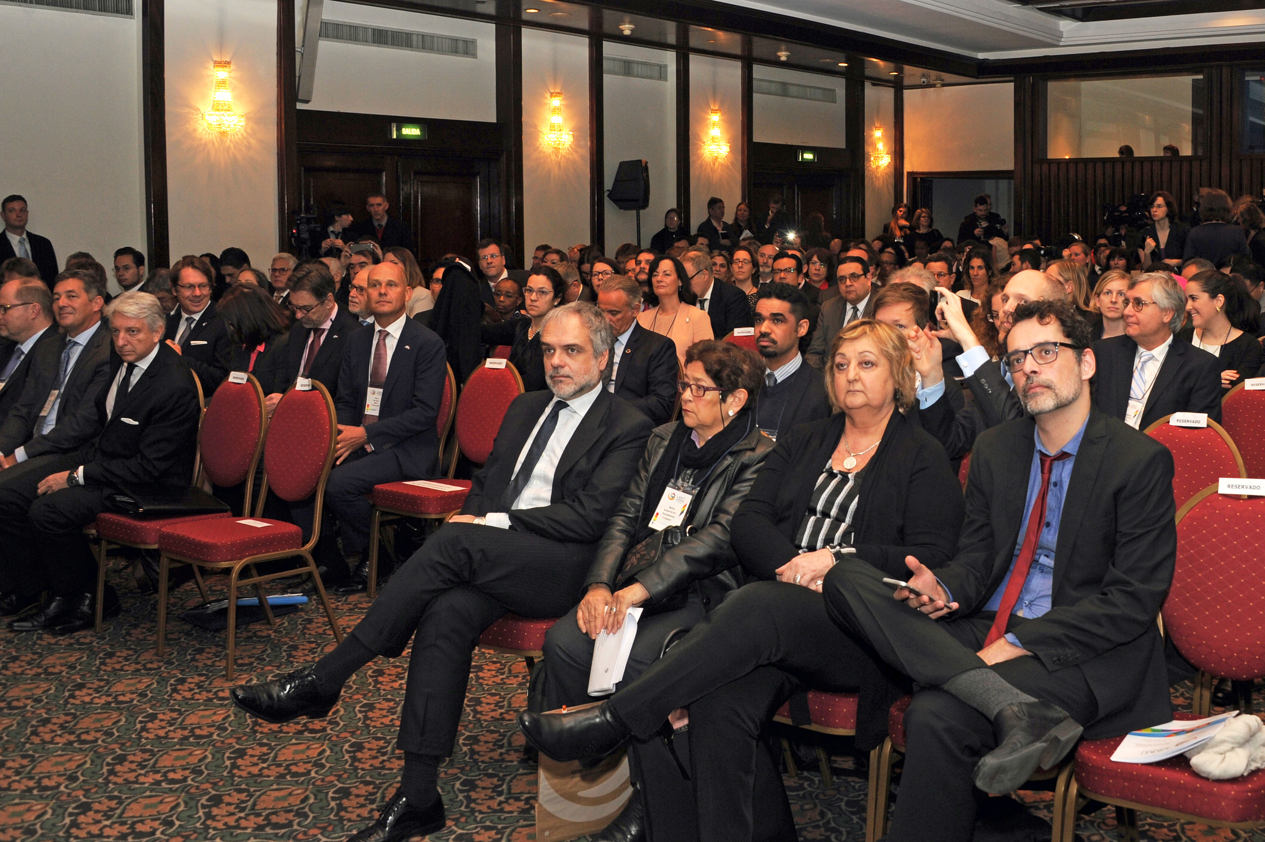 Autoridades presentes entre los asistentes a las conferencia