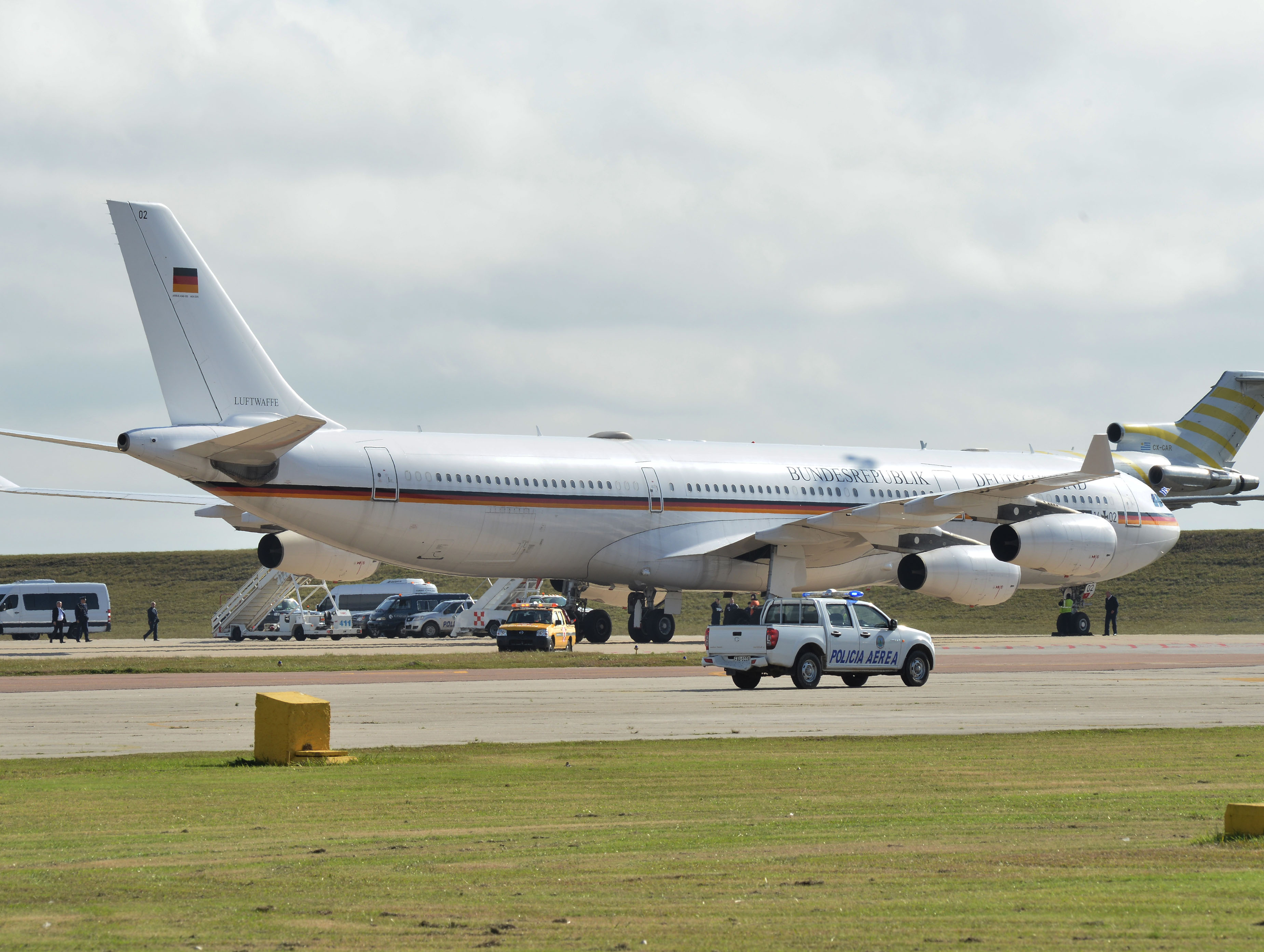Llegada del avión que transporta al Presidente de Alemania, Joachim Gauck al Uruguay