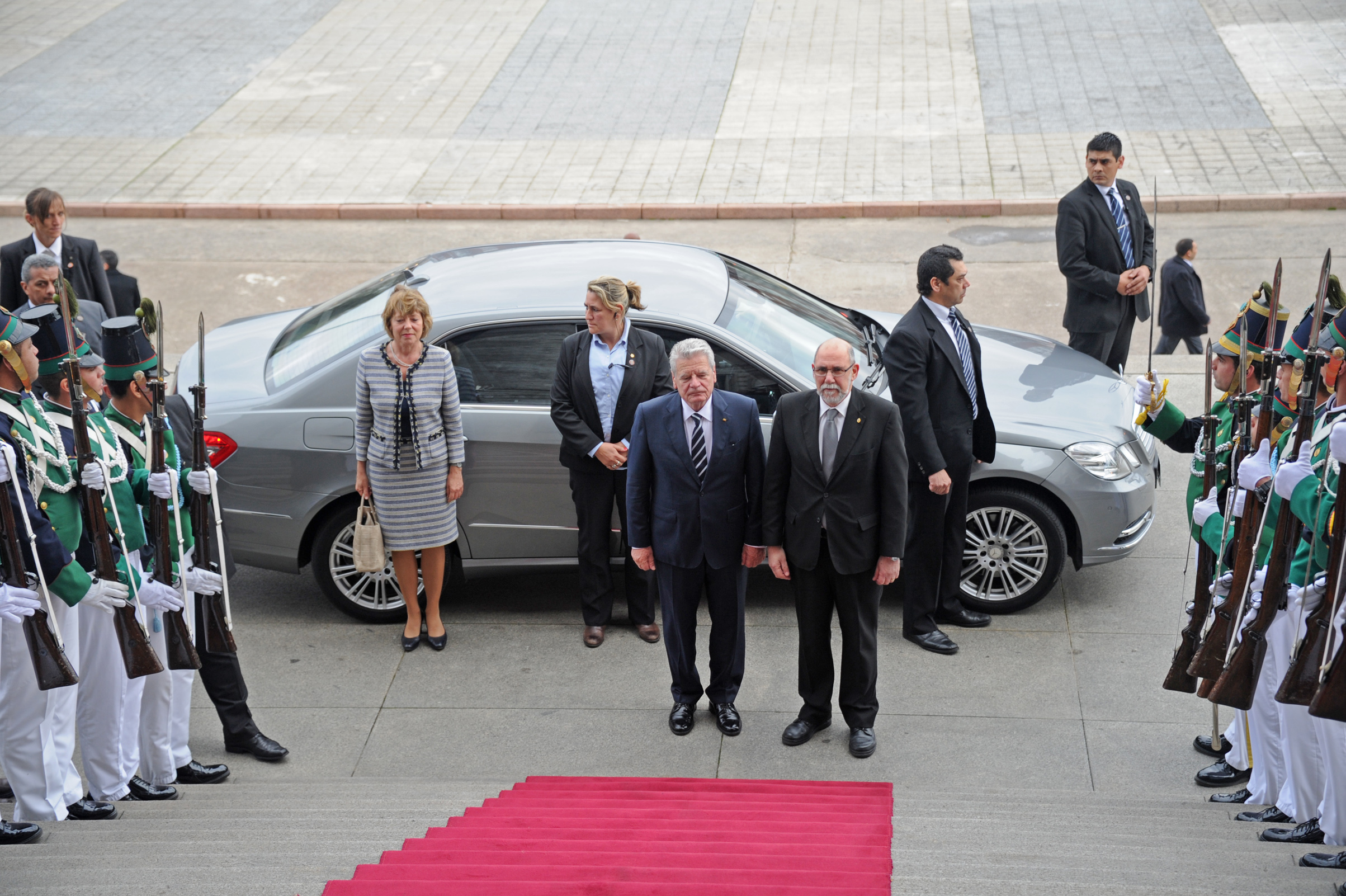 Presidente alemán, Joachim Gauck, llega al Palacio Legislativo