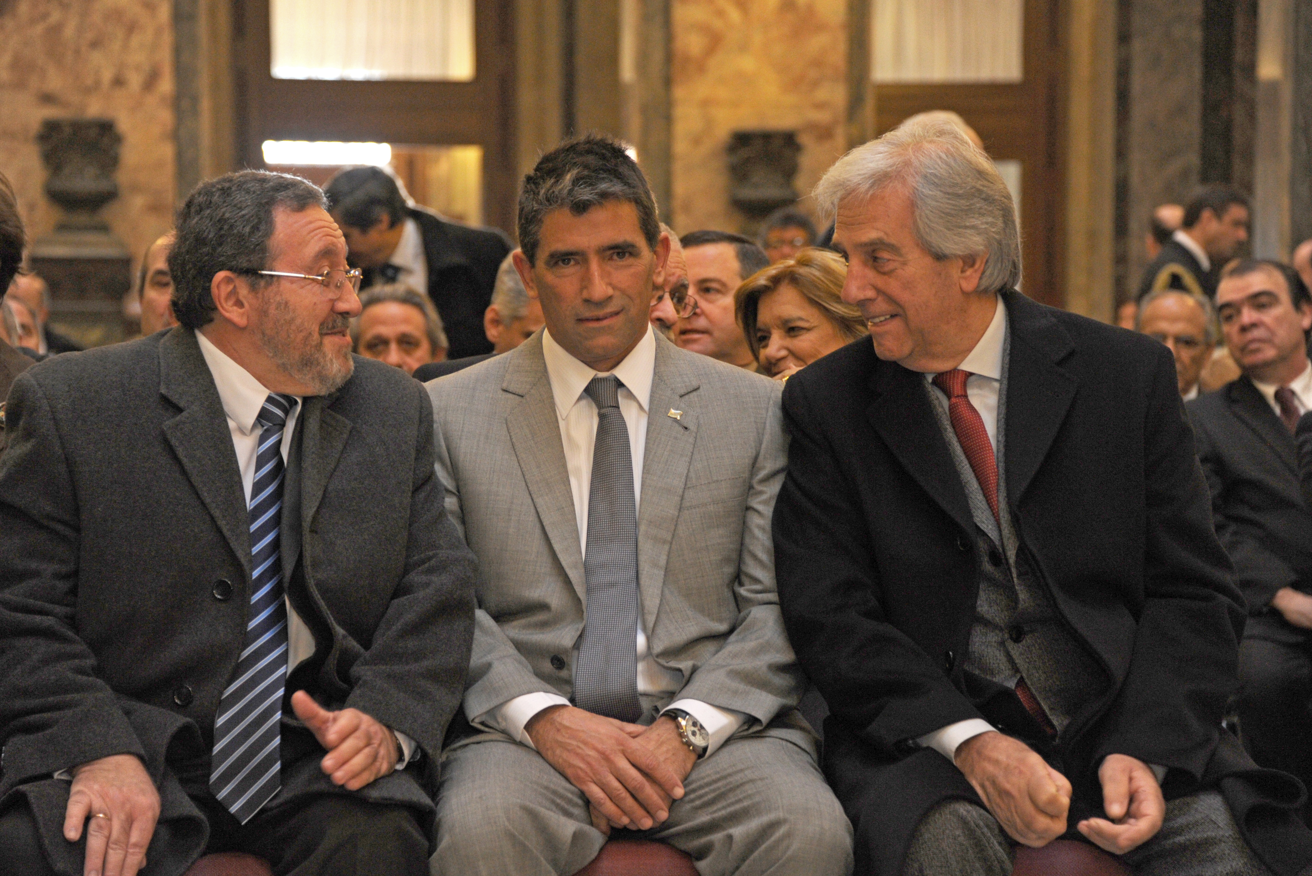 Presidente Tabaré Vázquez junto a Vicepresidente Raúl Sendic y Jorge Chediak, miembro de la Suprema Corte de Justicia