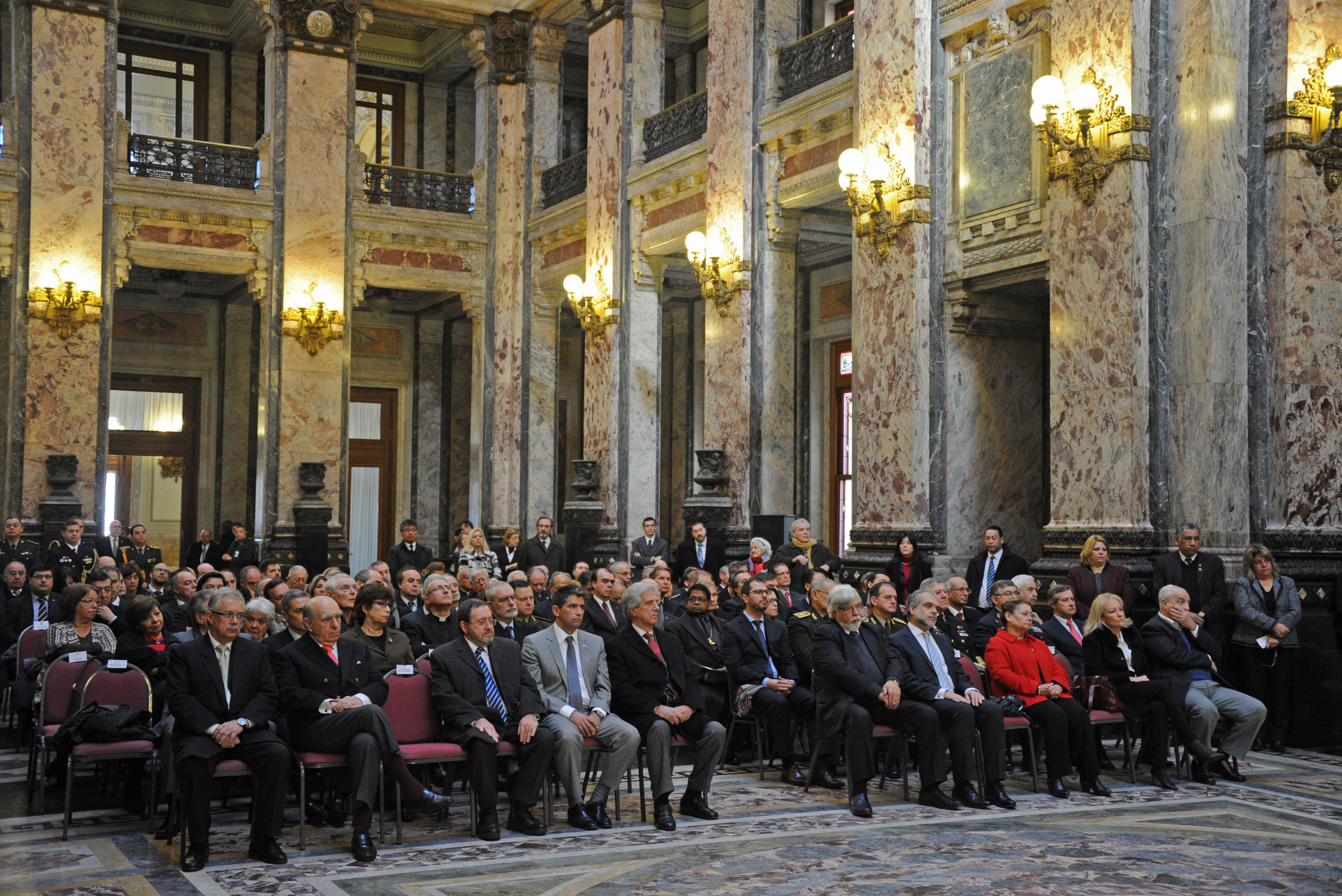 Autoridades presentes y asistentes al acto