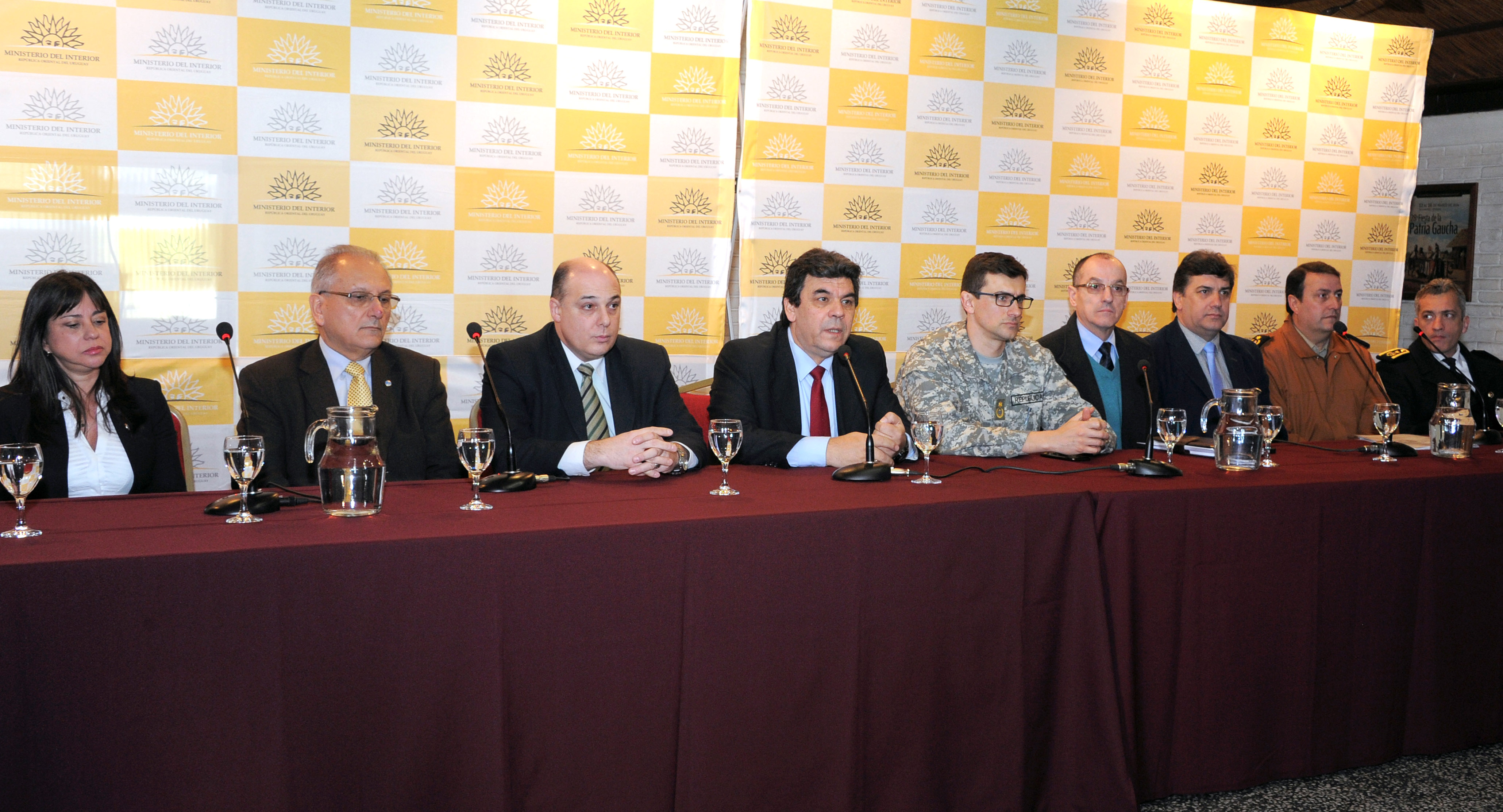 Director de la Policía, Mario Layera junto a directores de Crimen Organizado e Interpol, Tránsito, Bomberos, Migración, Drogas y Guardia Republicana