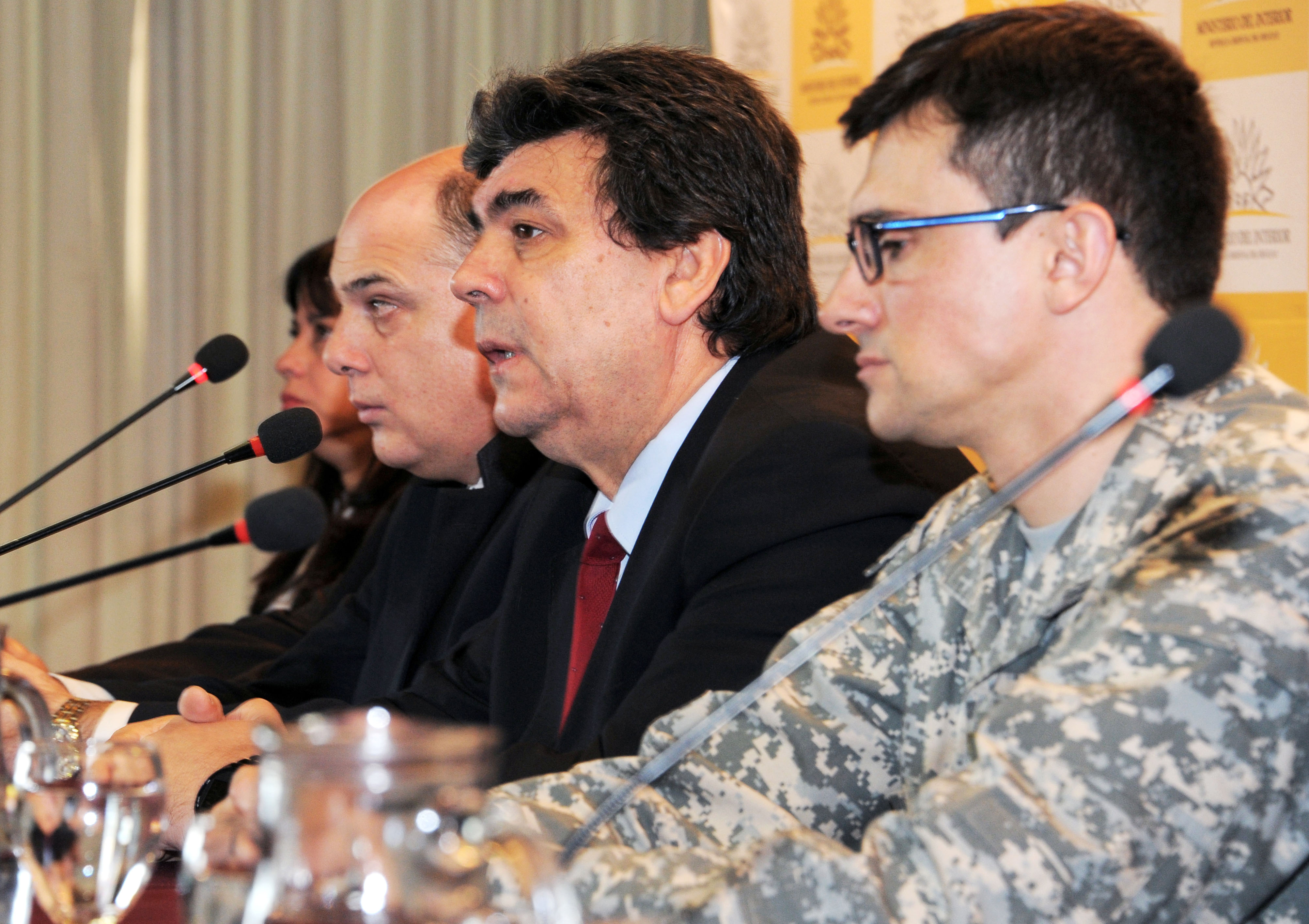 Director de la Policía Nacional, Mario Layera encabezando la conferencia