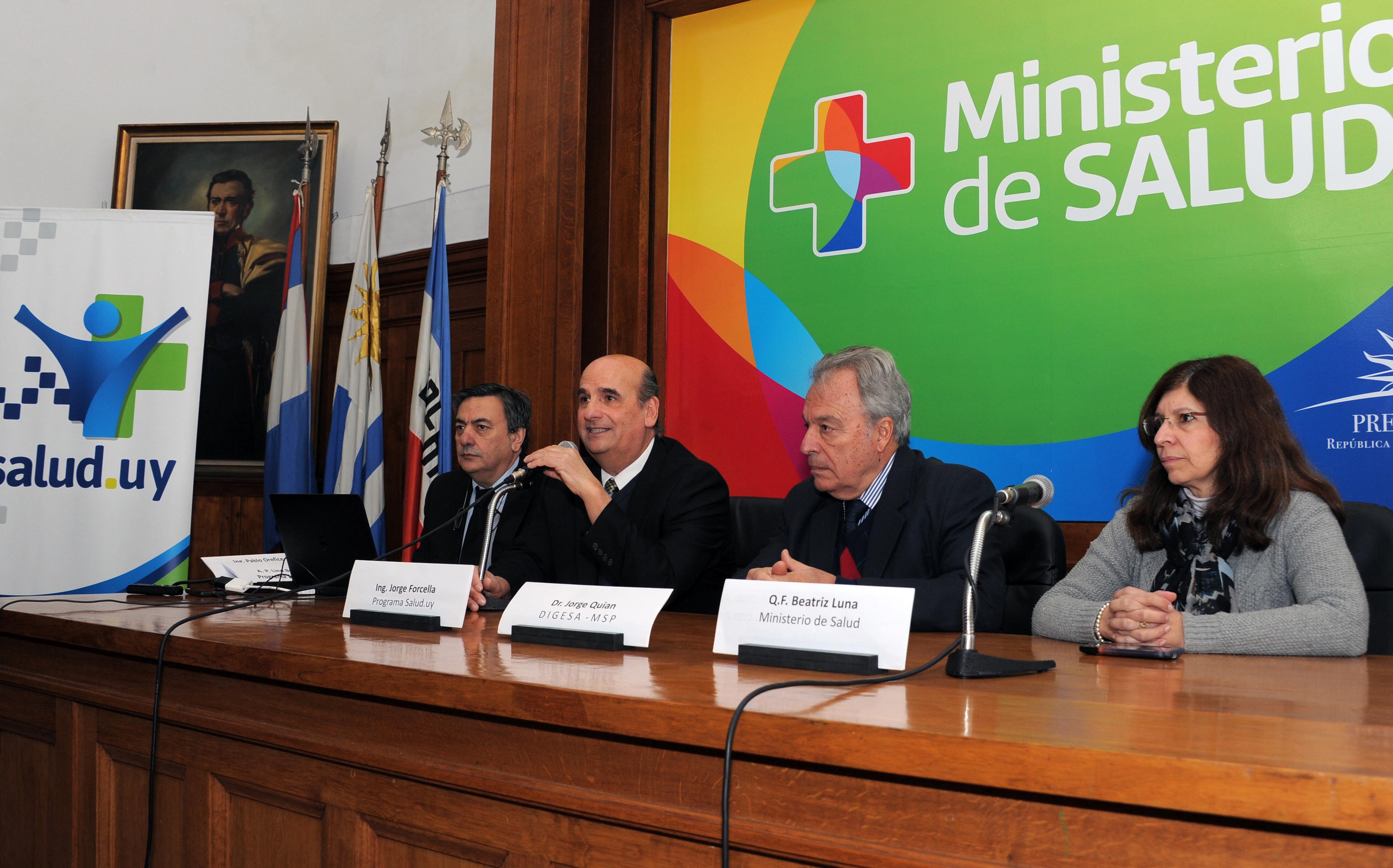 Autoridades en Ministerio de Salud Pública