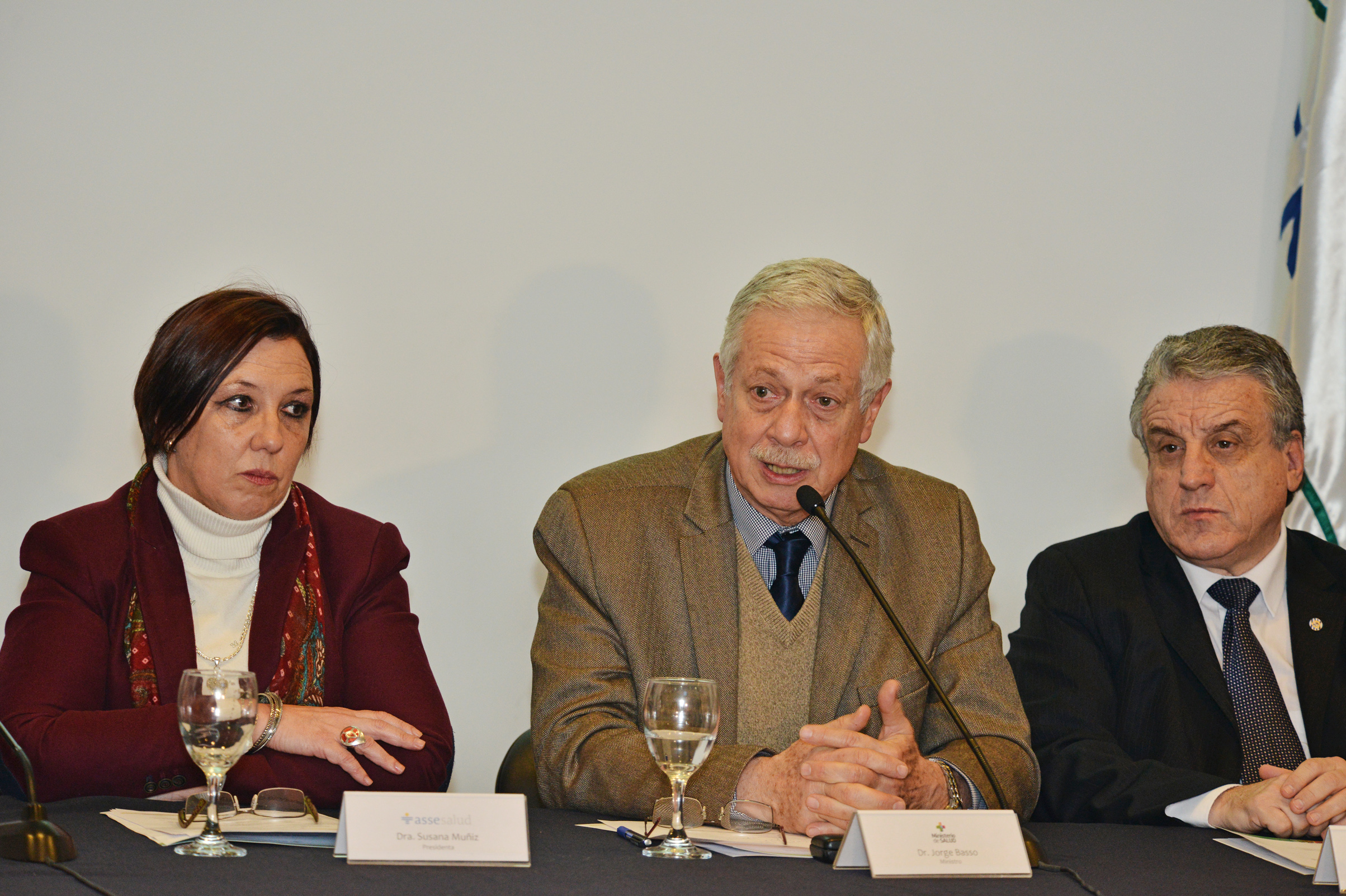 Ministro de Salud Pública, Jorge Basso, haciendo uso de la palabra