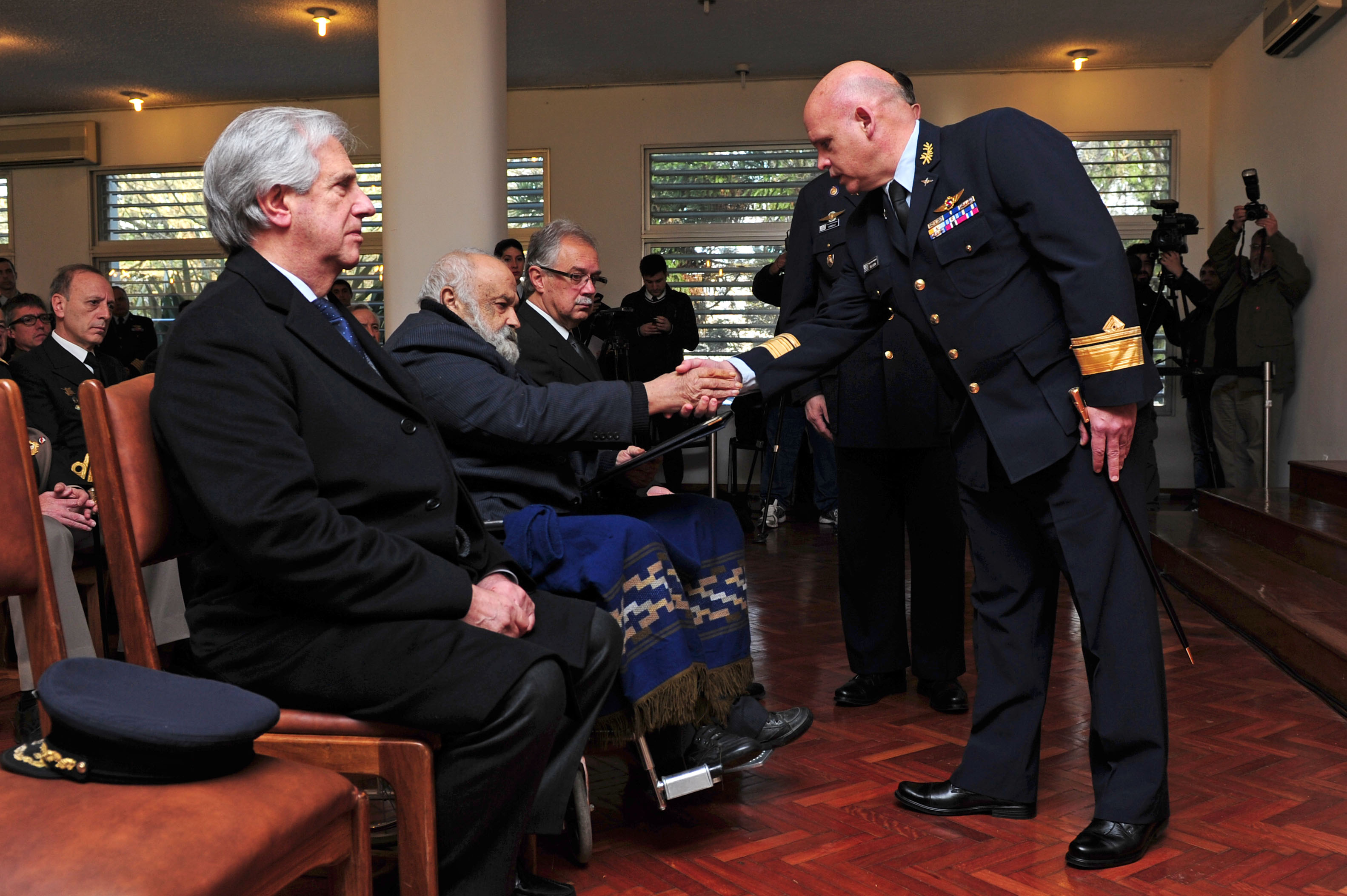 Grigadier general de Hugo De León saludo al ministro Eleuterio Fernández Huidobro