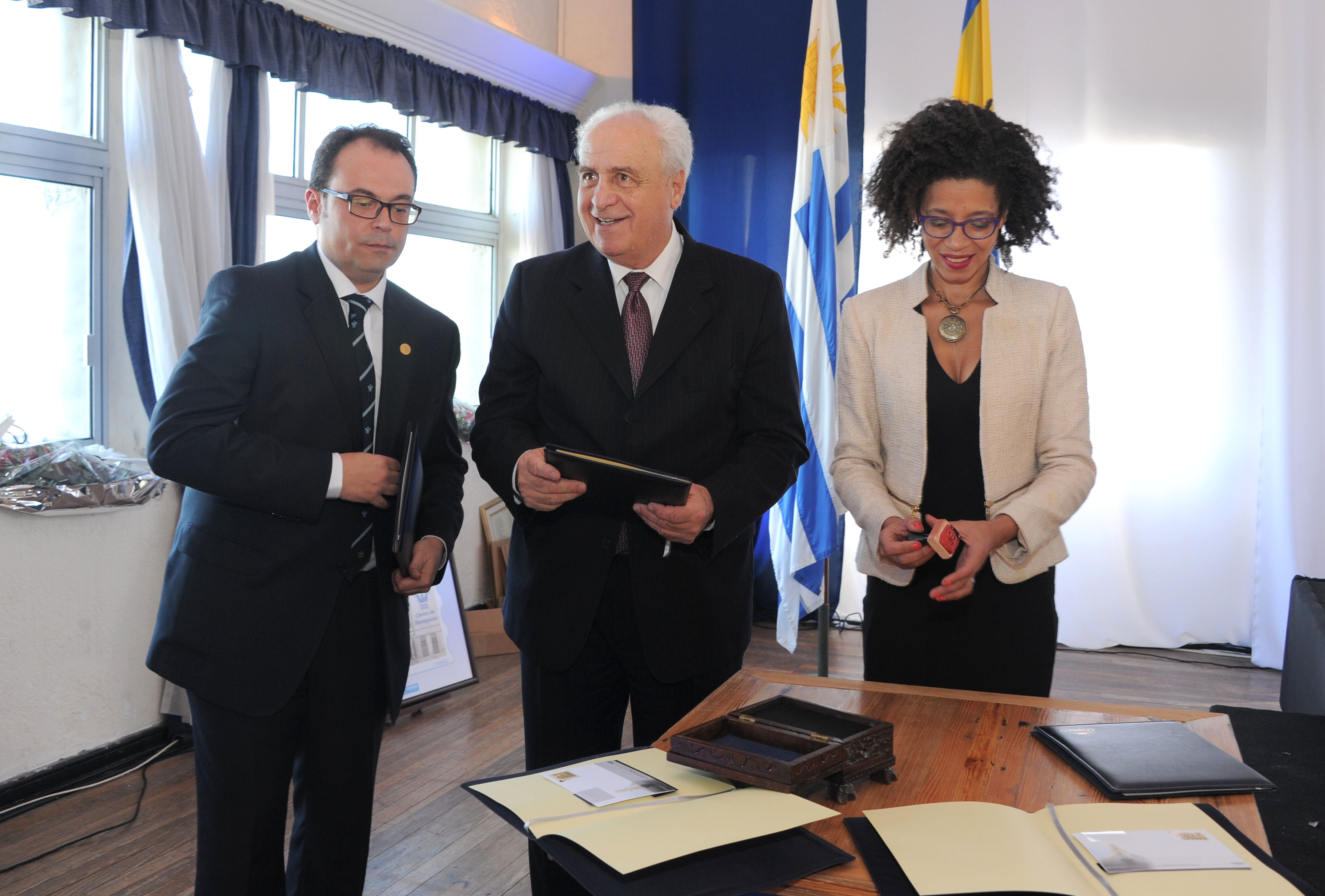 Presentación de sello conmemorativo