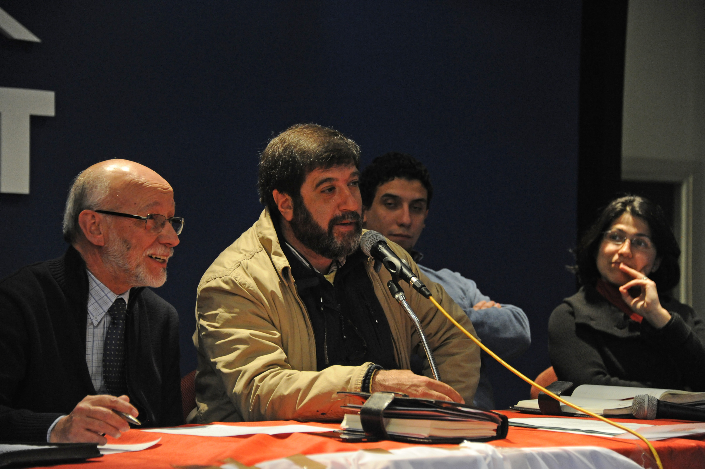 Fernando Pereira, presidente del Pit - CNT, dirigiéndose a los presentes