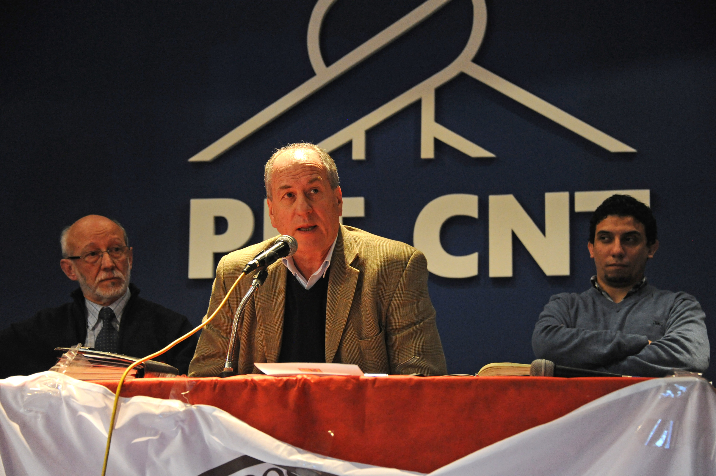 Ministro Ernesto Murro, haciendo uso de la palabra