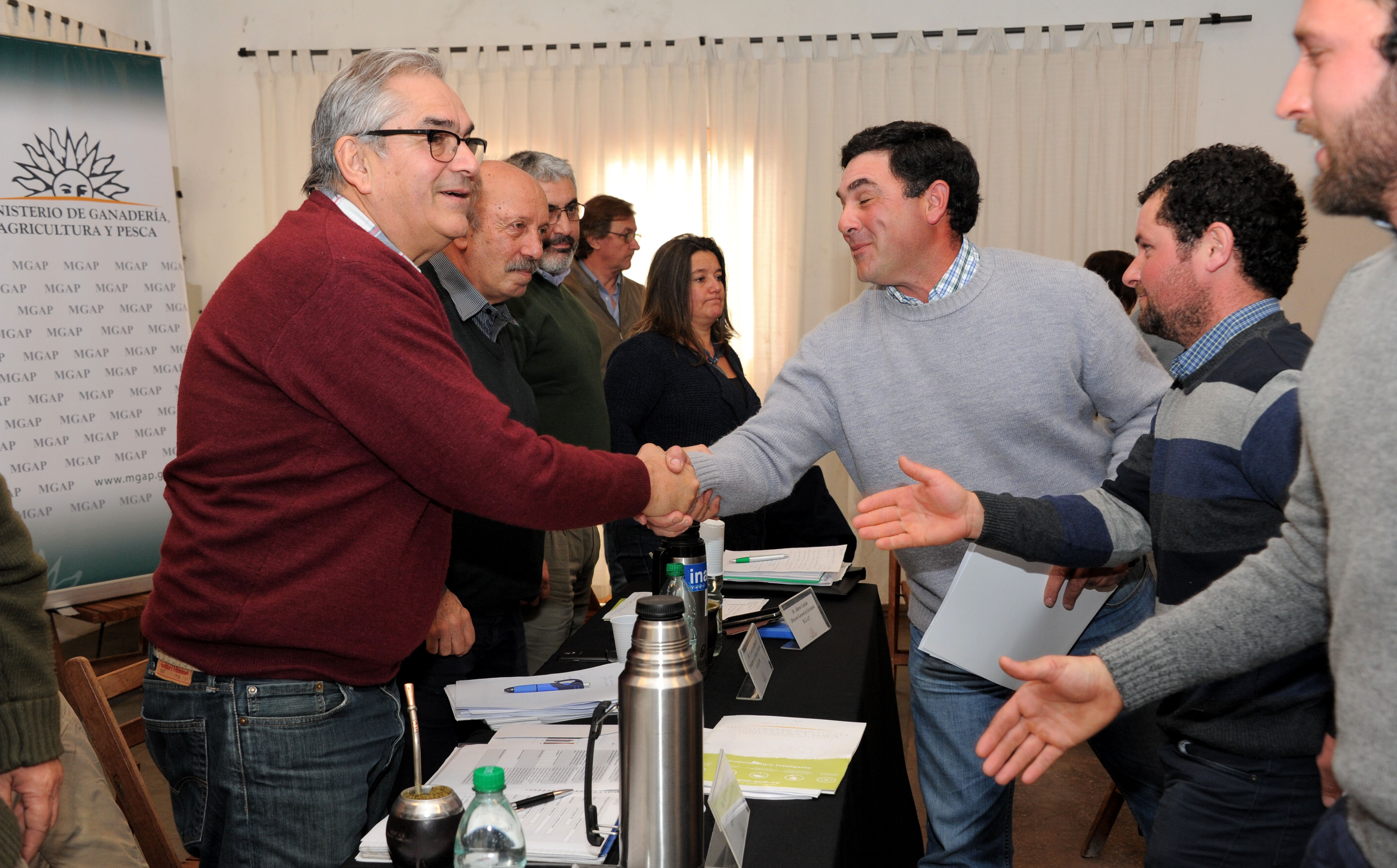 Enzo Benech encabezando las reuniones en la ciudad de Carmelo