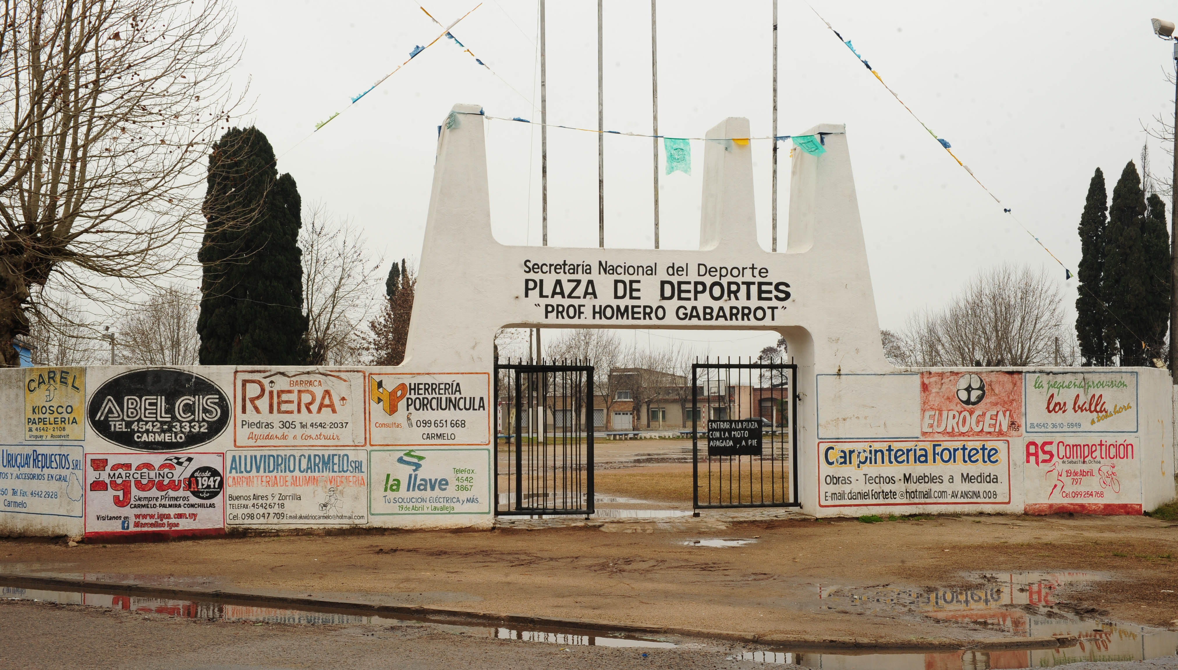 Plaza de deporte de la ciudad de Carmelo, profesor Homero Gabarrot