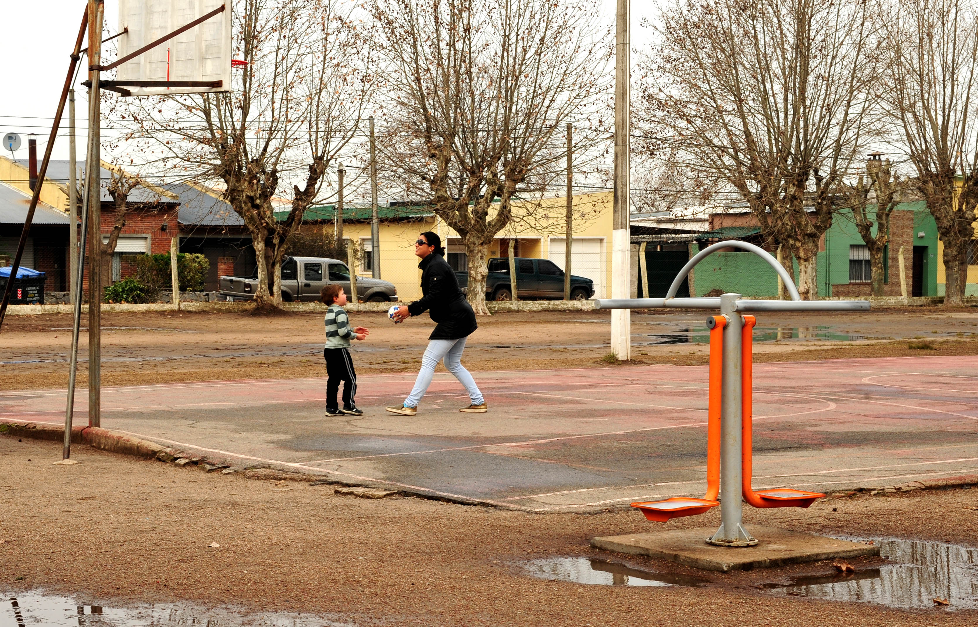 Plaza de deporte de la ciudad de Carmelo, profesor Homero Gabarrot