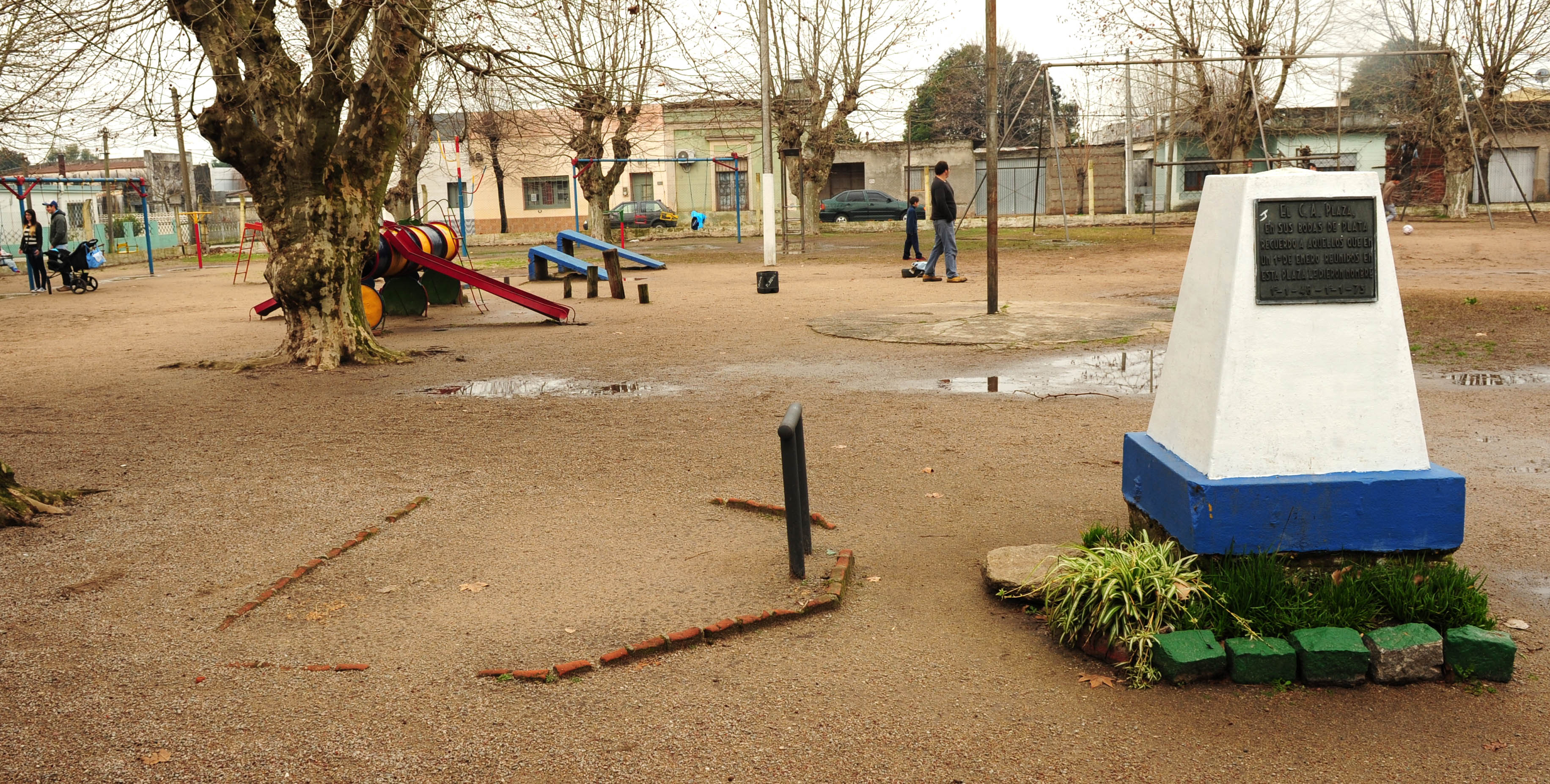 Plaza de deporte de la ciudad de Carmelo, profesor Homero Gabarrot