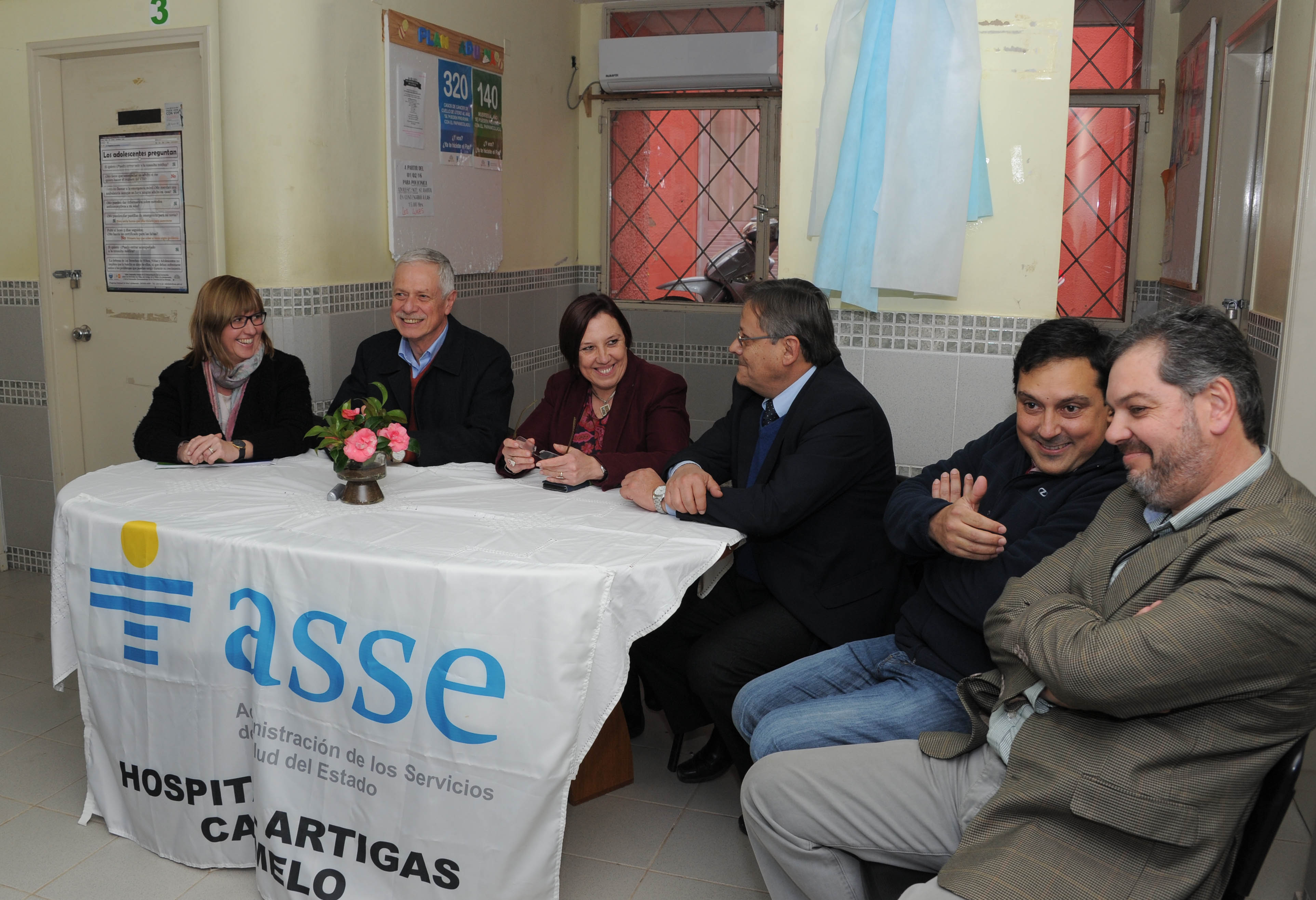 Lustemnberg, Basso, Muñiz y autoridades del Hospital de Carmelo en declaraciones a la prensa
