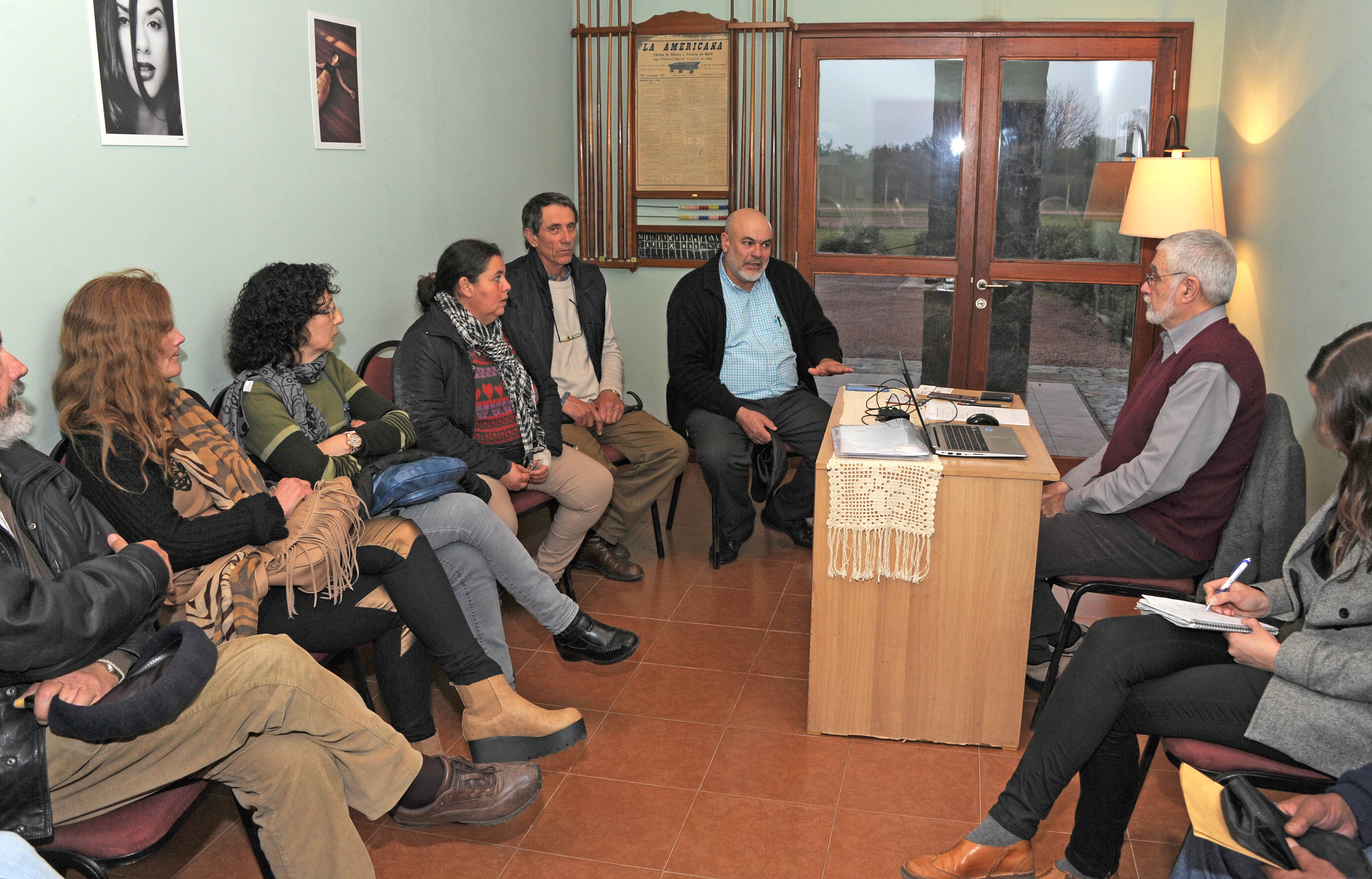 Subsecretario de Turismo, Benjamín Liberoff conversa con vecinos de Carmelo