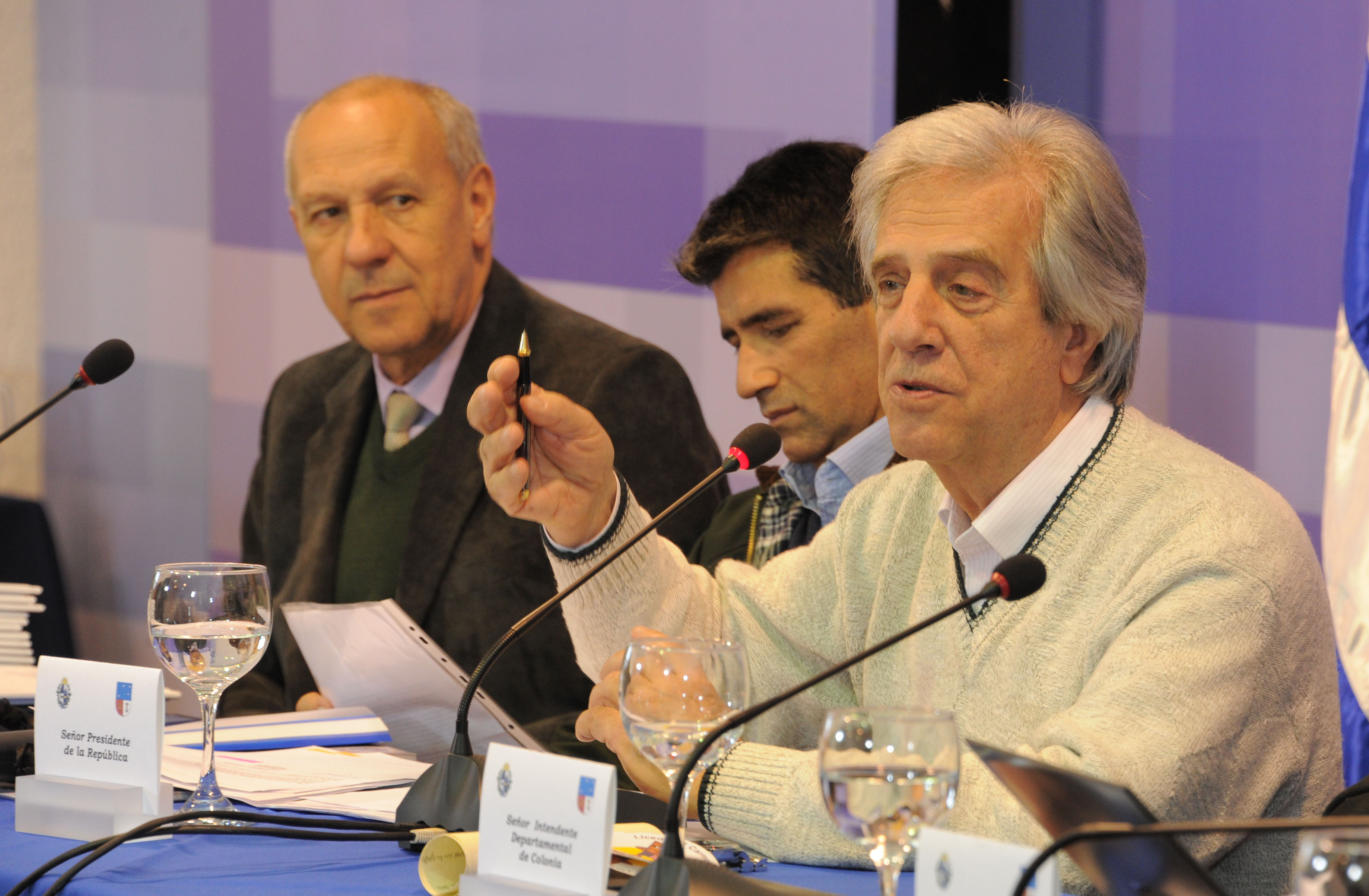 Vázquez responde a los presentes