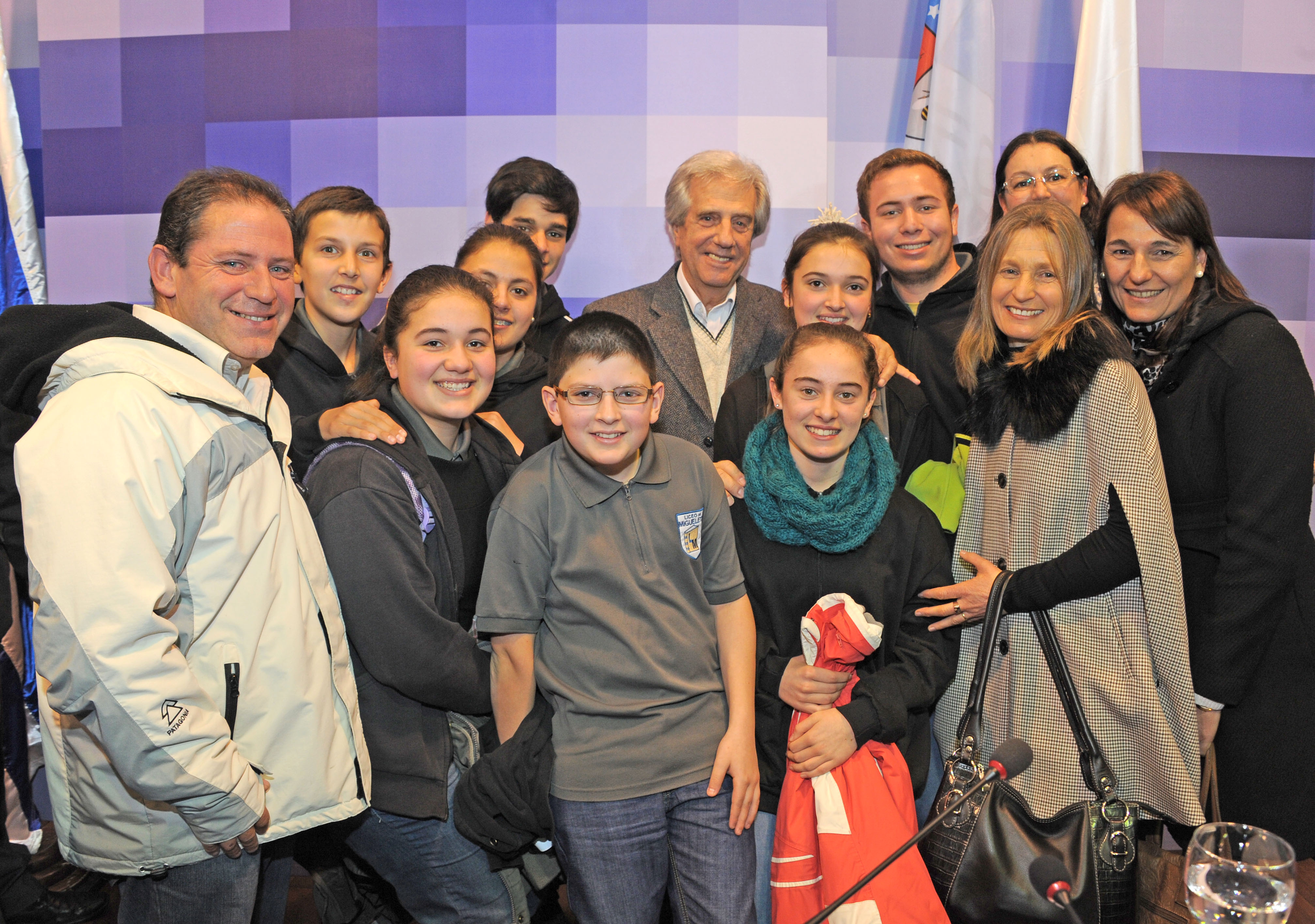 Fotos con estudiantes del Liceo de Miguelete