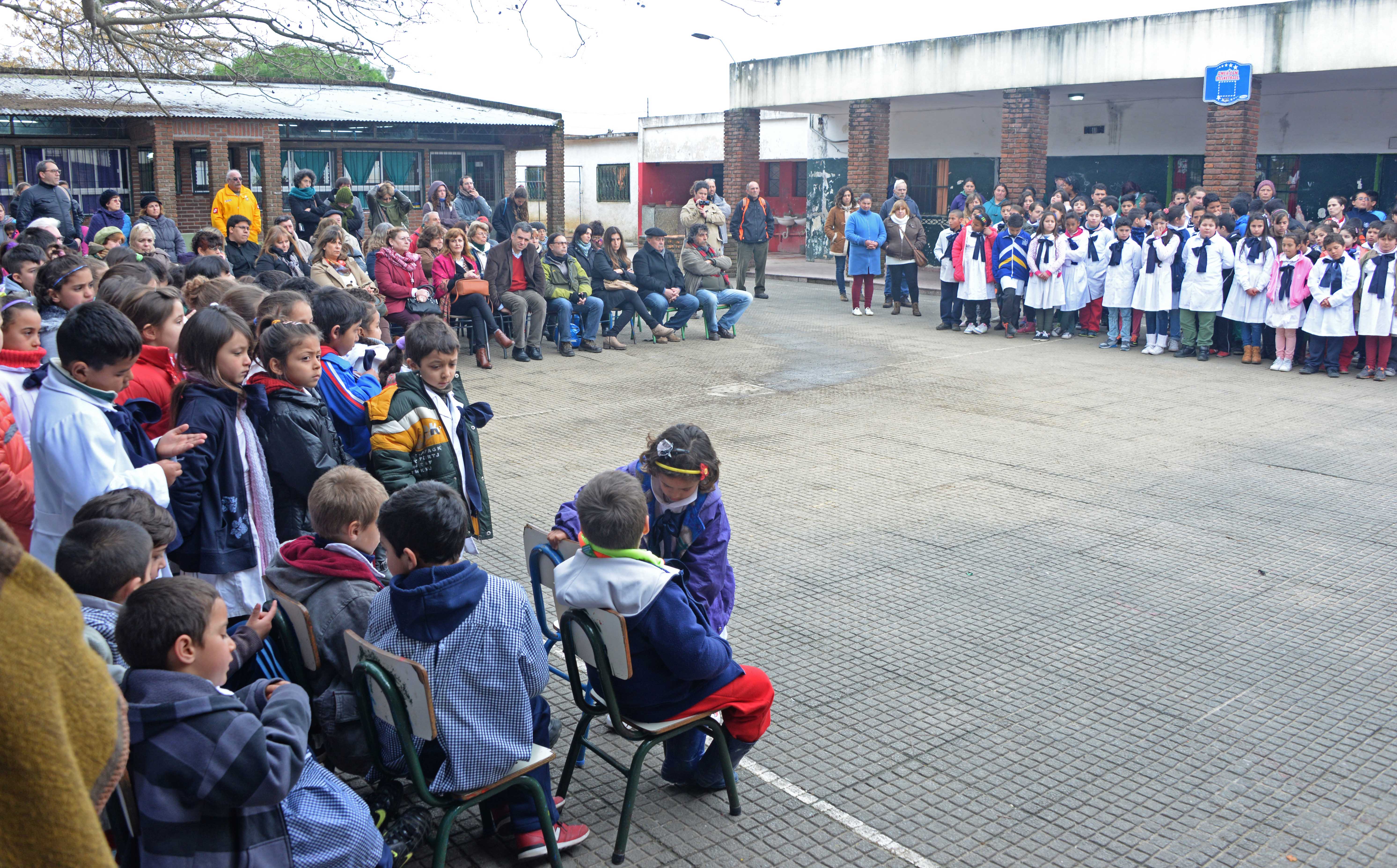 Acto de reconocimiento a la maestra Elena Quinteros en la escuela Nº 195 “Dr. Carlos María Pena”