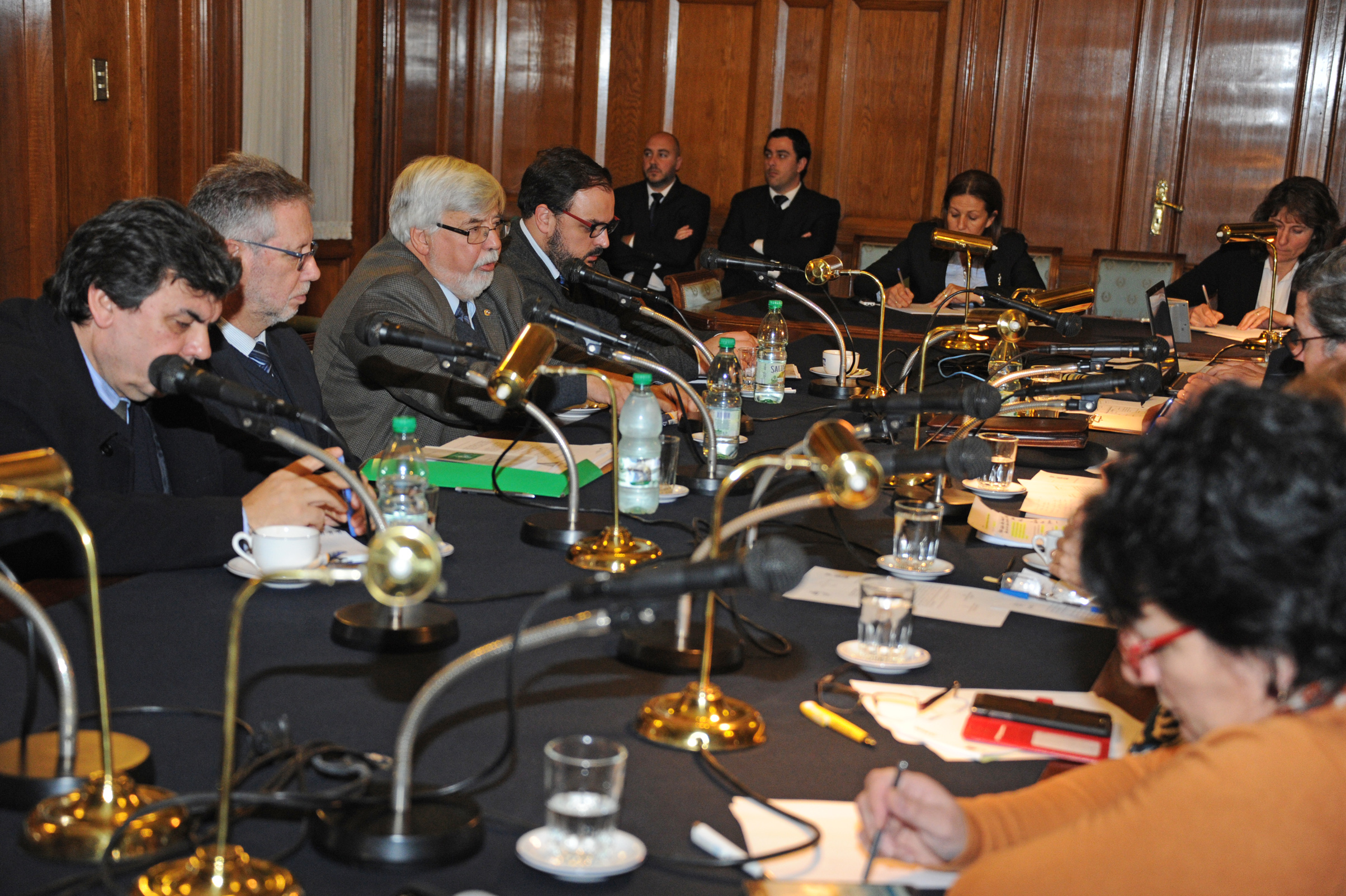Autoridades del Ministerio del Interior en la reunión con la Comisión de Seguridad del Parlamento Nacional